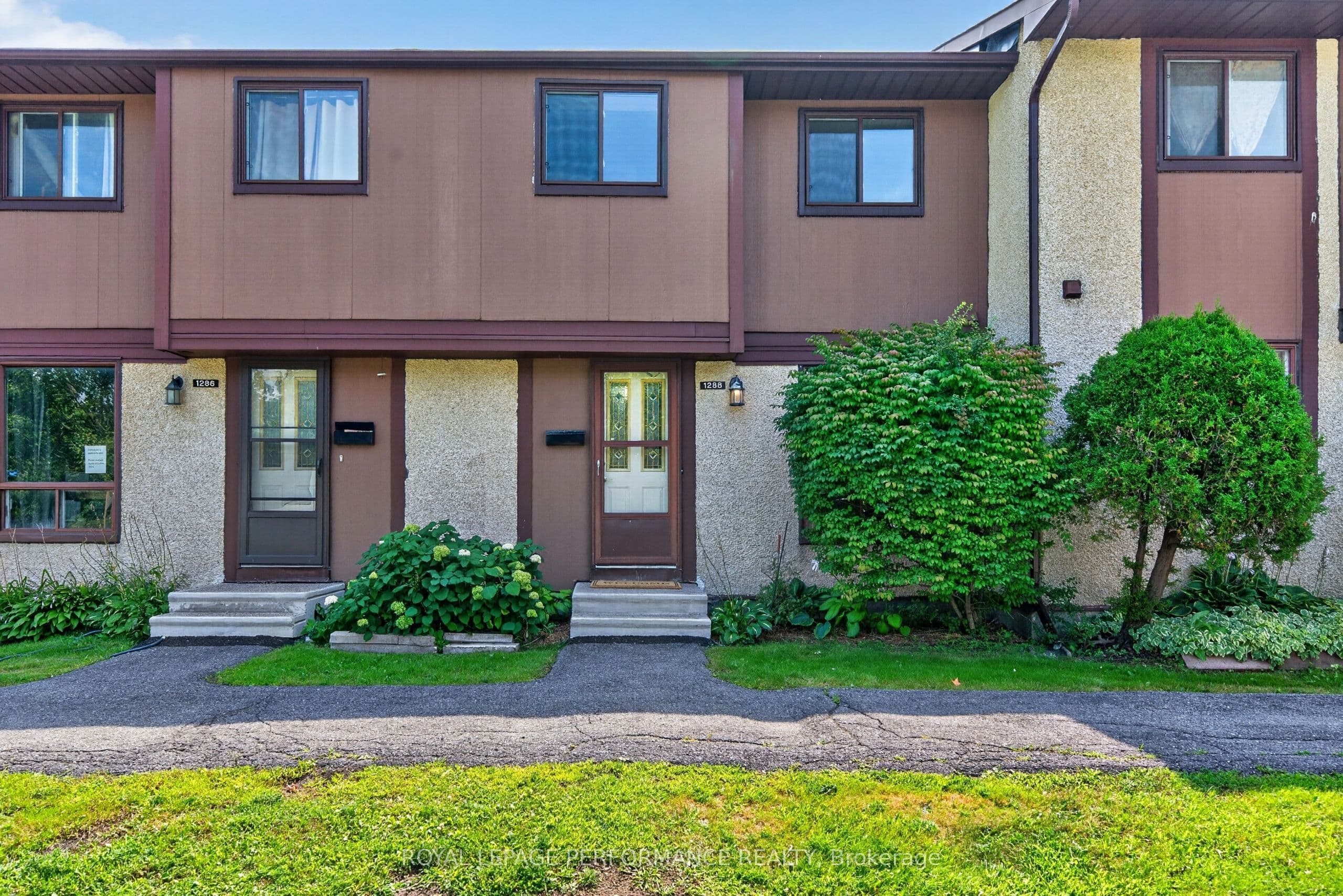 Unit 10 1288 Belgate Way photo 1