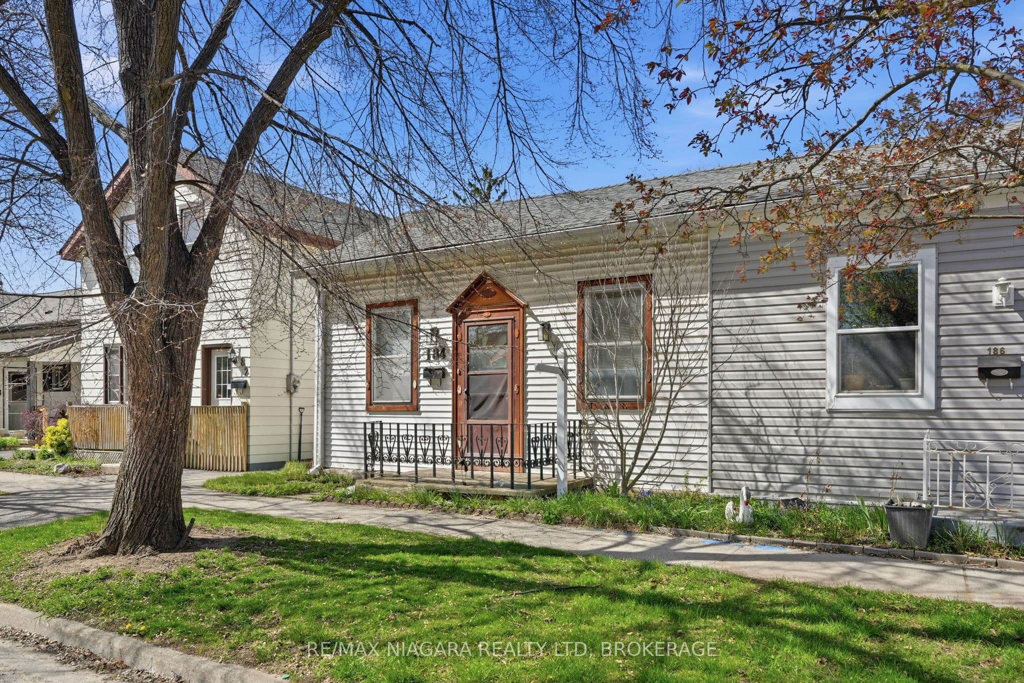 184 Wellington Street photo 1
