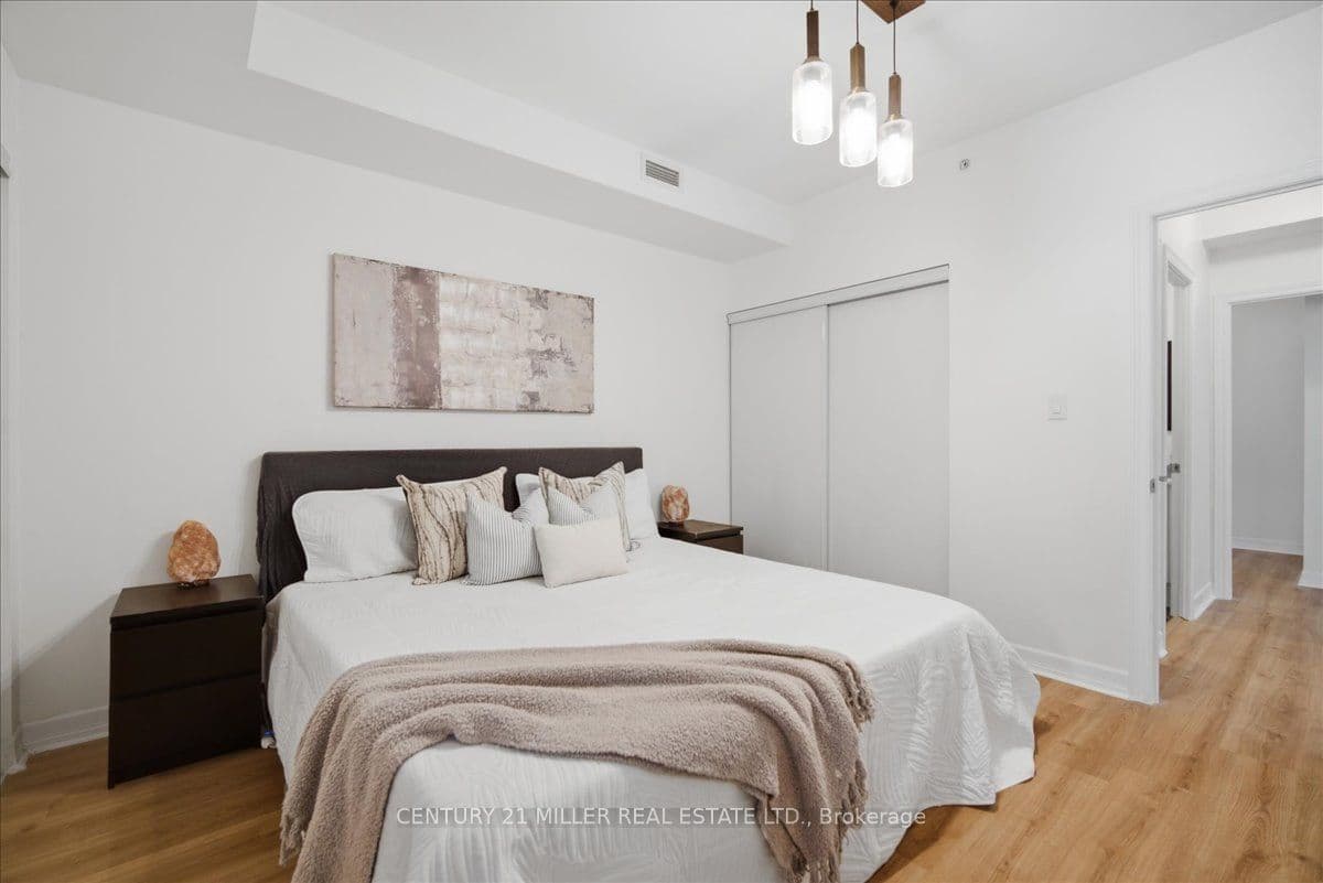 Unit 102 70 Stewart Street photo 1