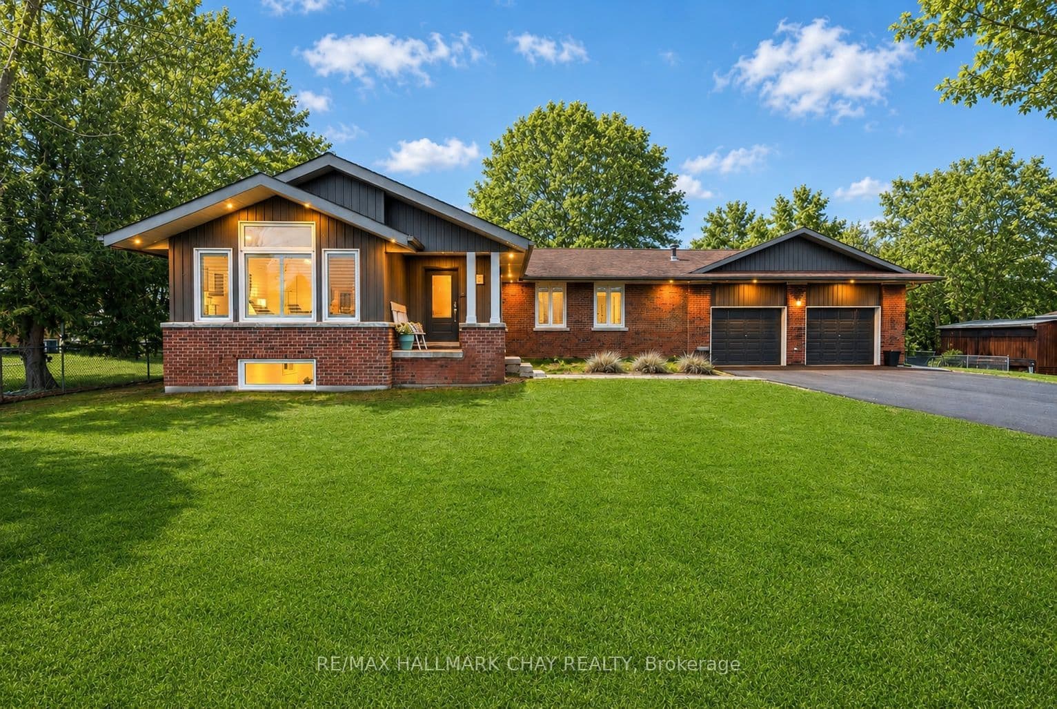 1587 Mount Albert Road photo 1
