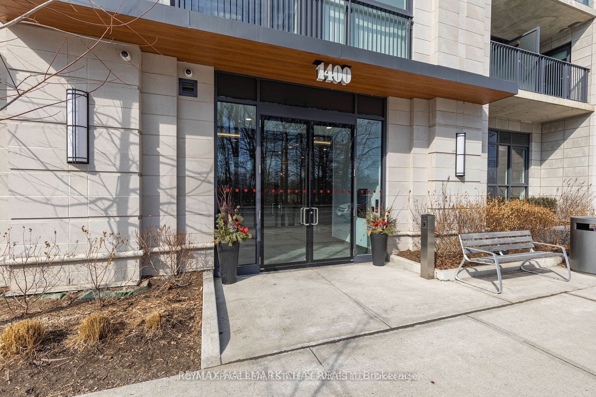 Unit 105 1400 Kingston Road photo 1