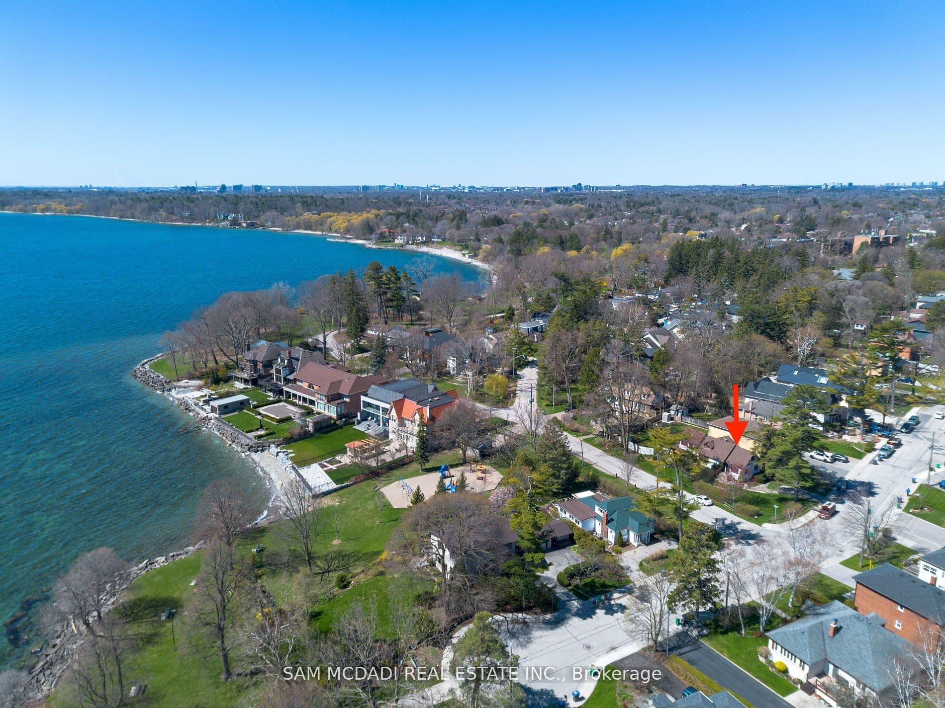 62 Maple Avenue photo 1