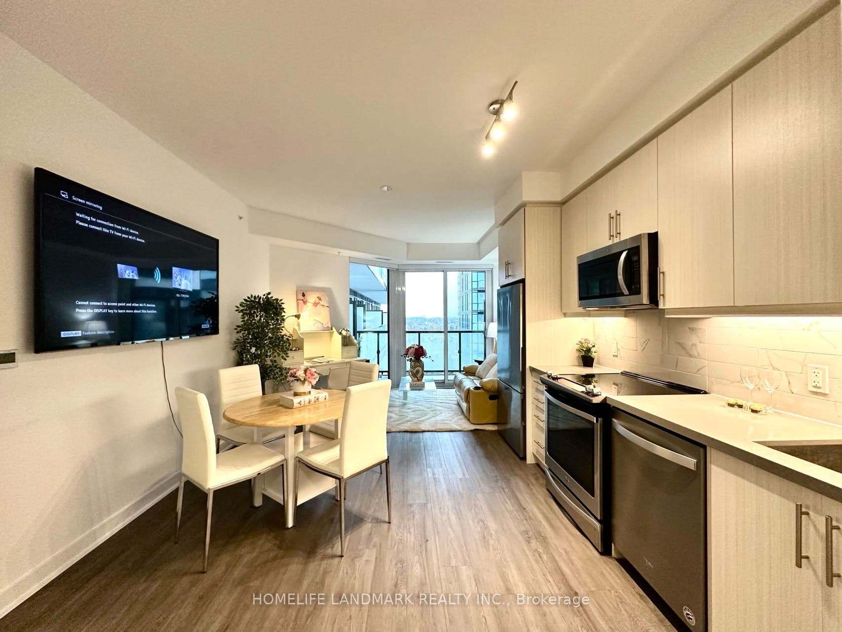 Unit 813 85 Oneida Crescent photo 1
