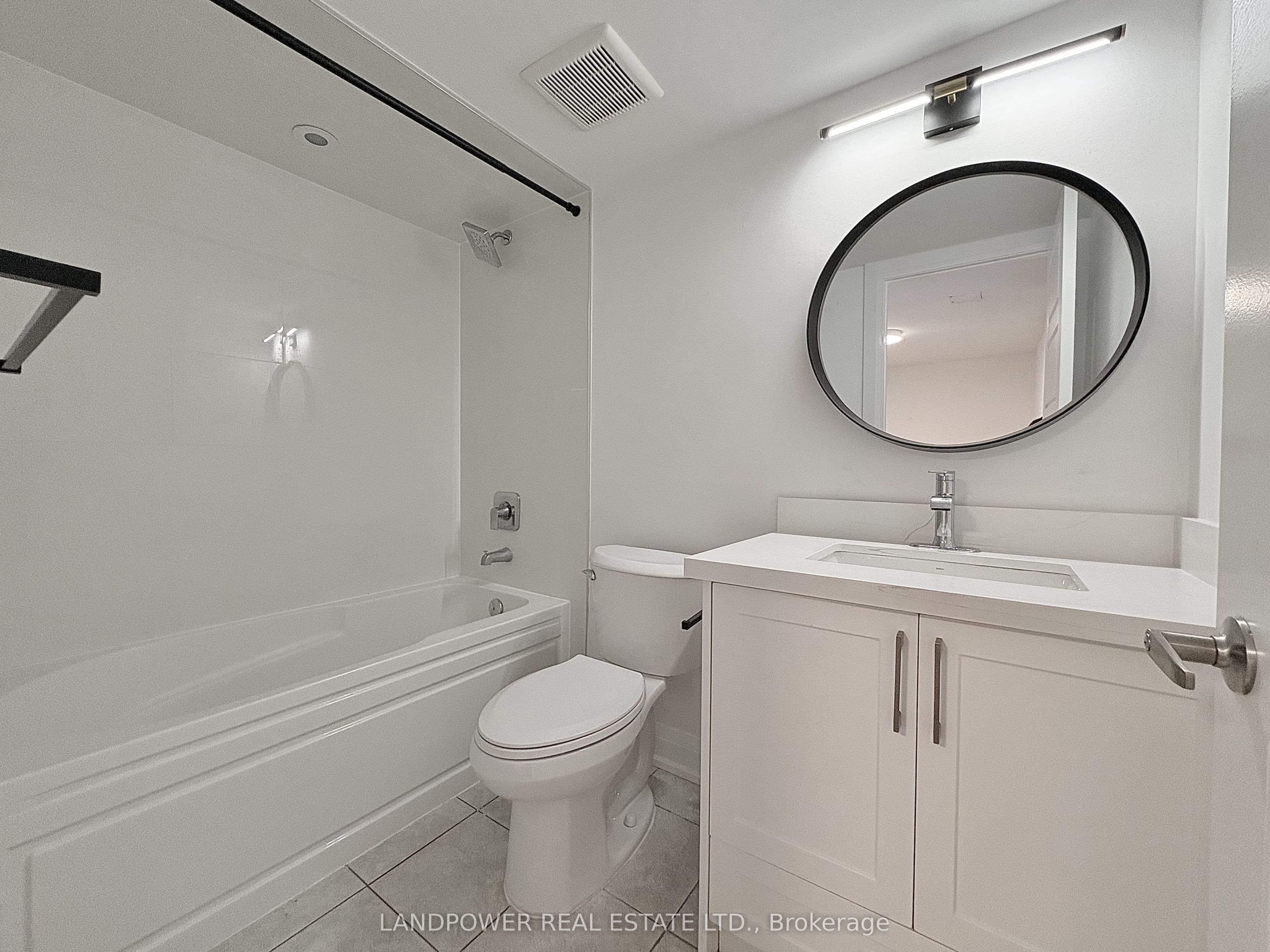 Unit 5 175 William Duncan Road photo 1