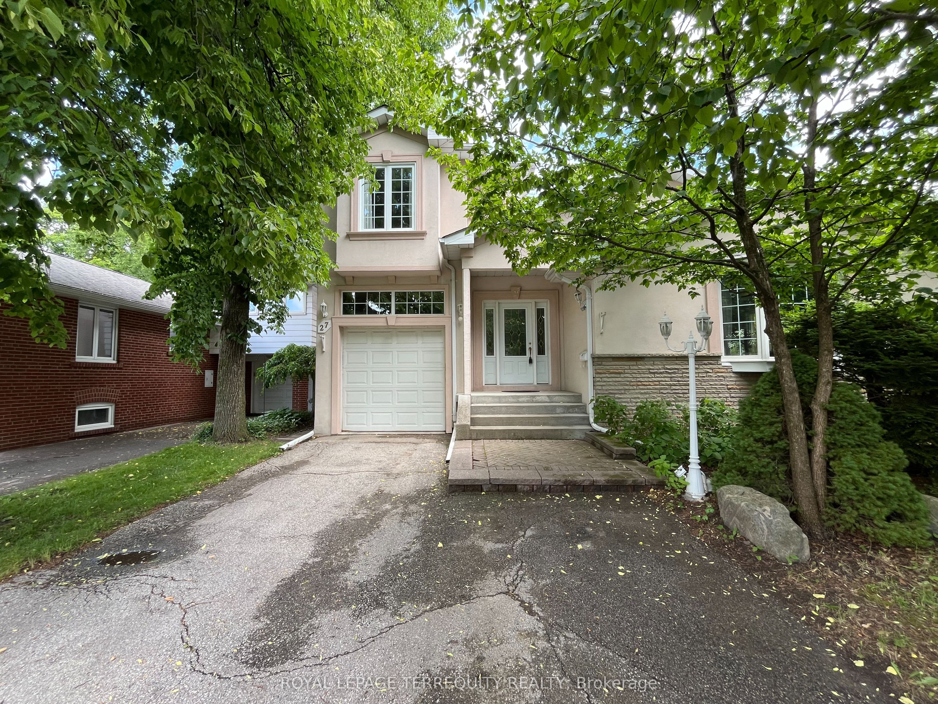 27 Shadwick Drive photo 1