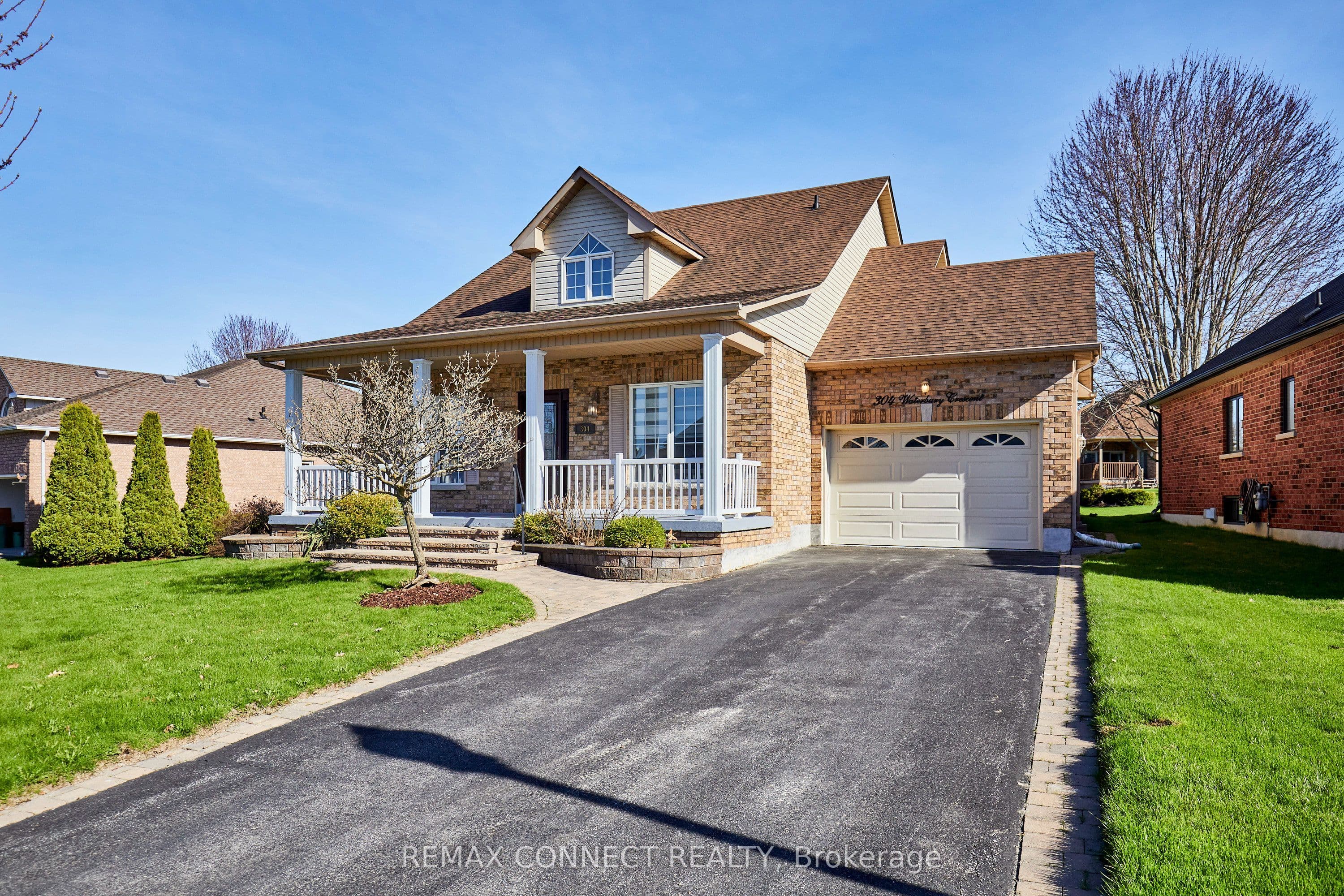 304 Waterbury Crescent photo 1