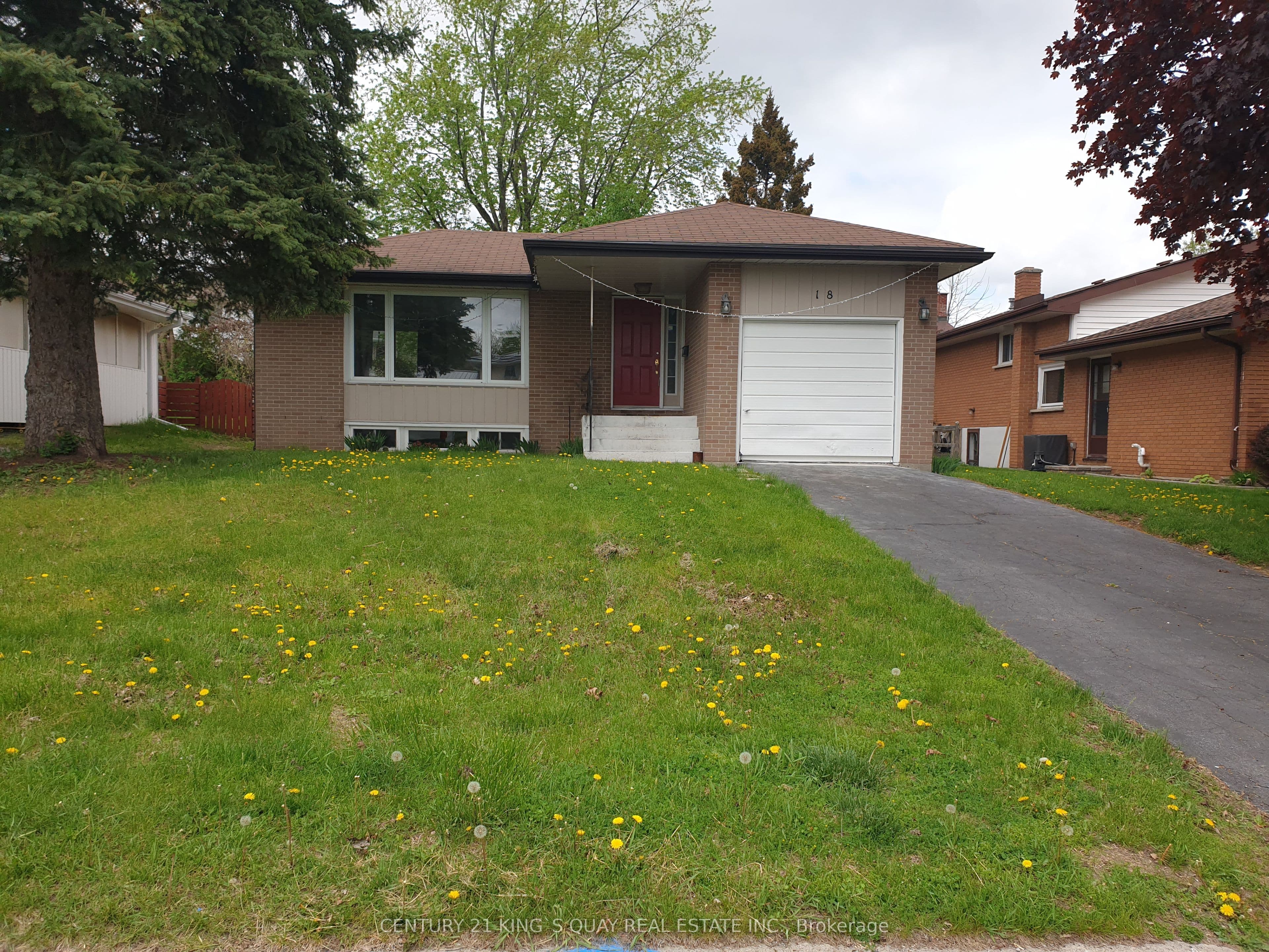 18 Manor Crescent photo 1