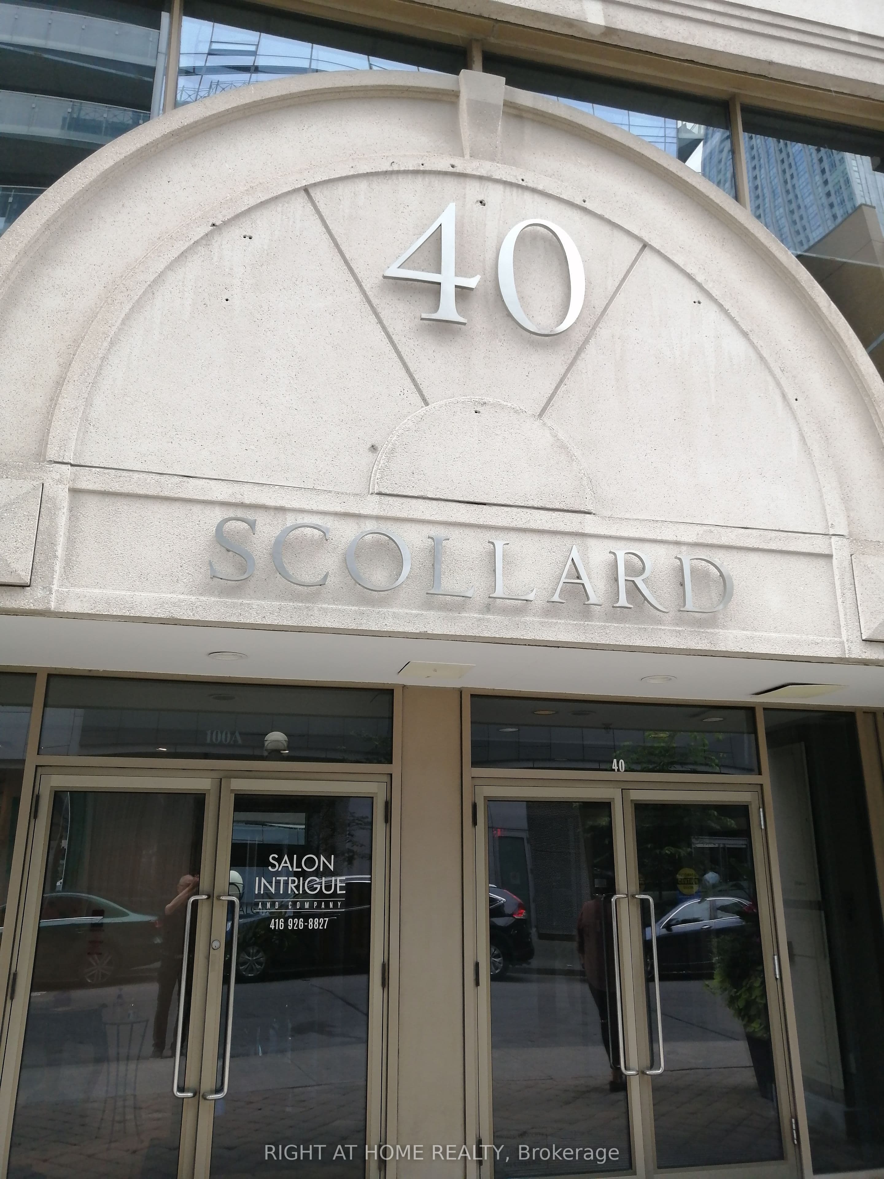 Unit 1601 40 Scollard Street photo 1
