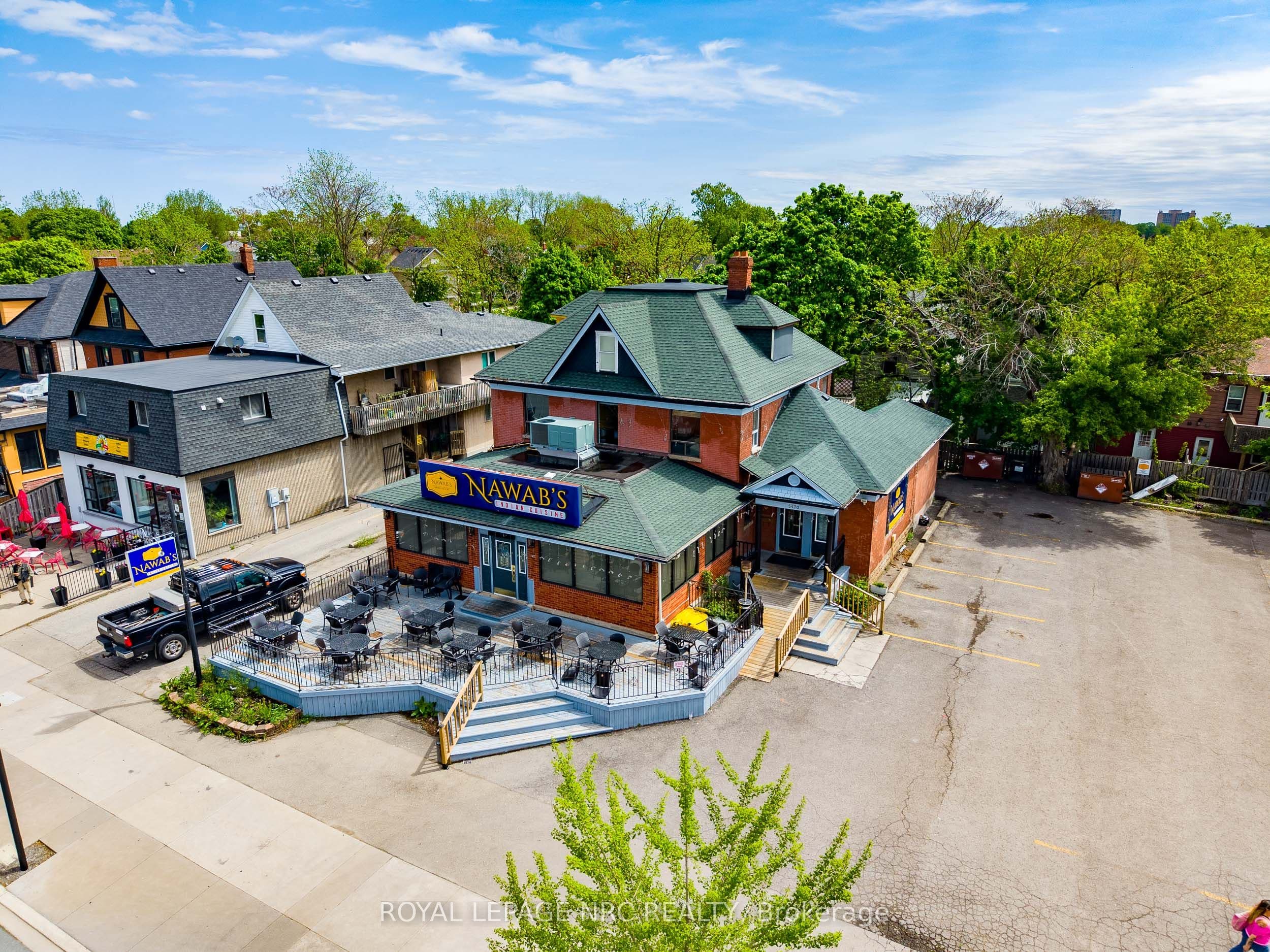 5470 Victoria Avenue photo 1