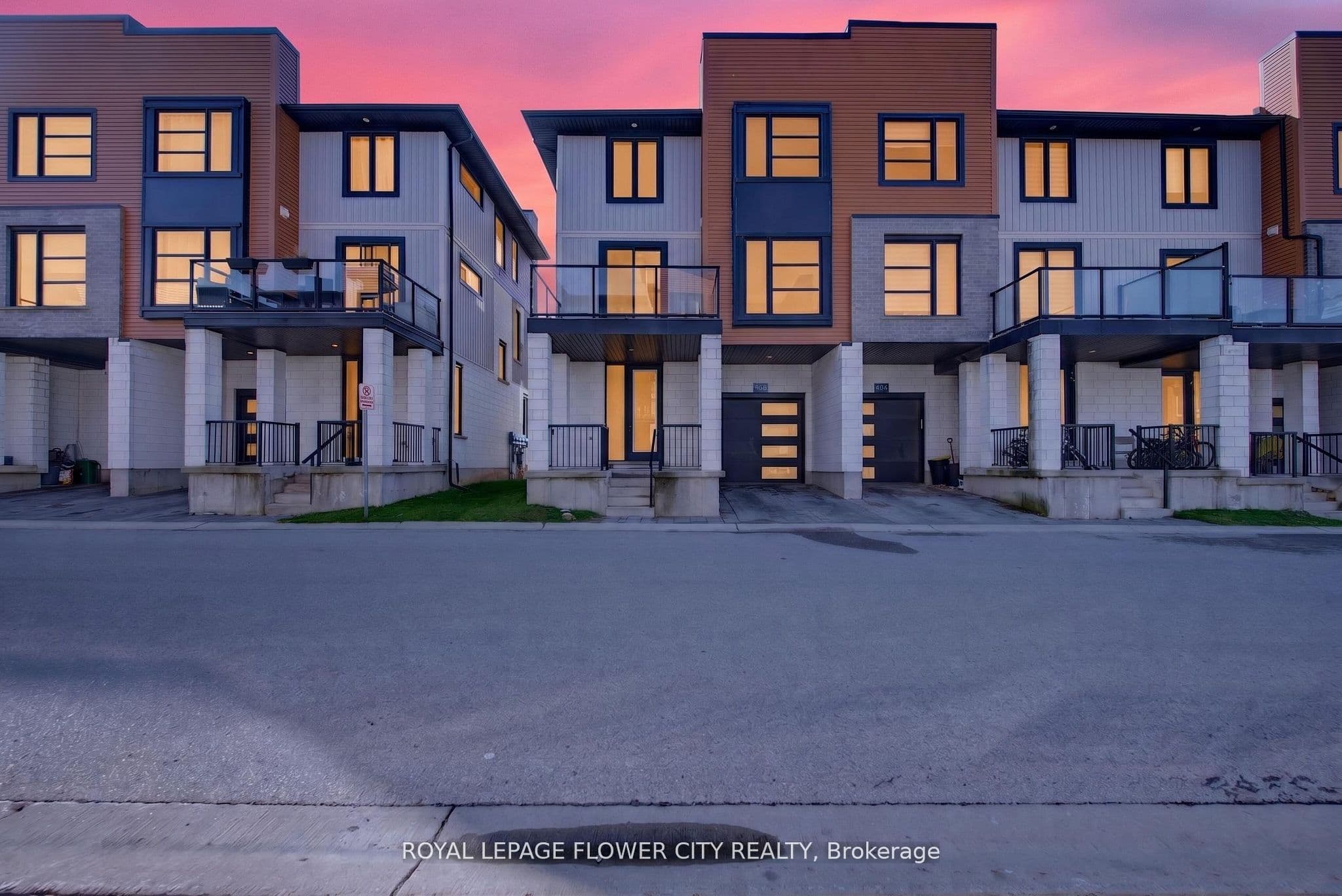 923 Sarnia Road photo 1