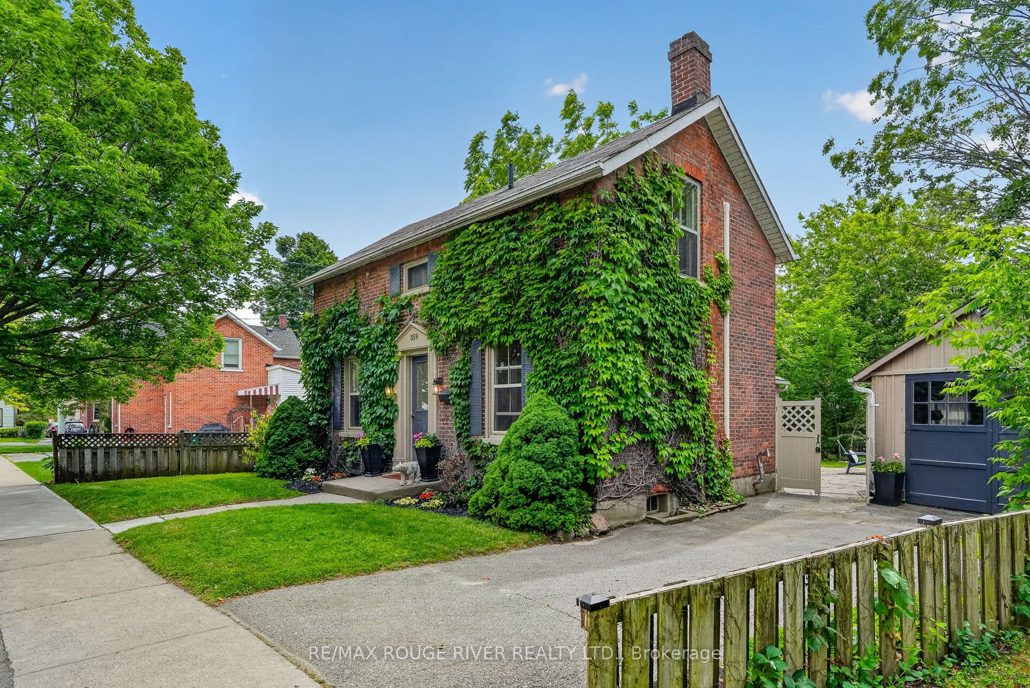 359 Victoria Street photo 1
