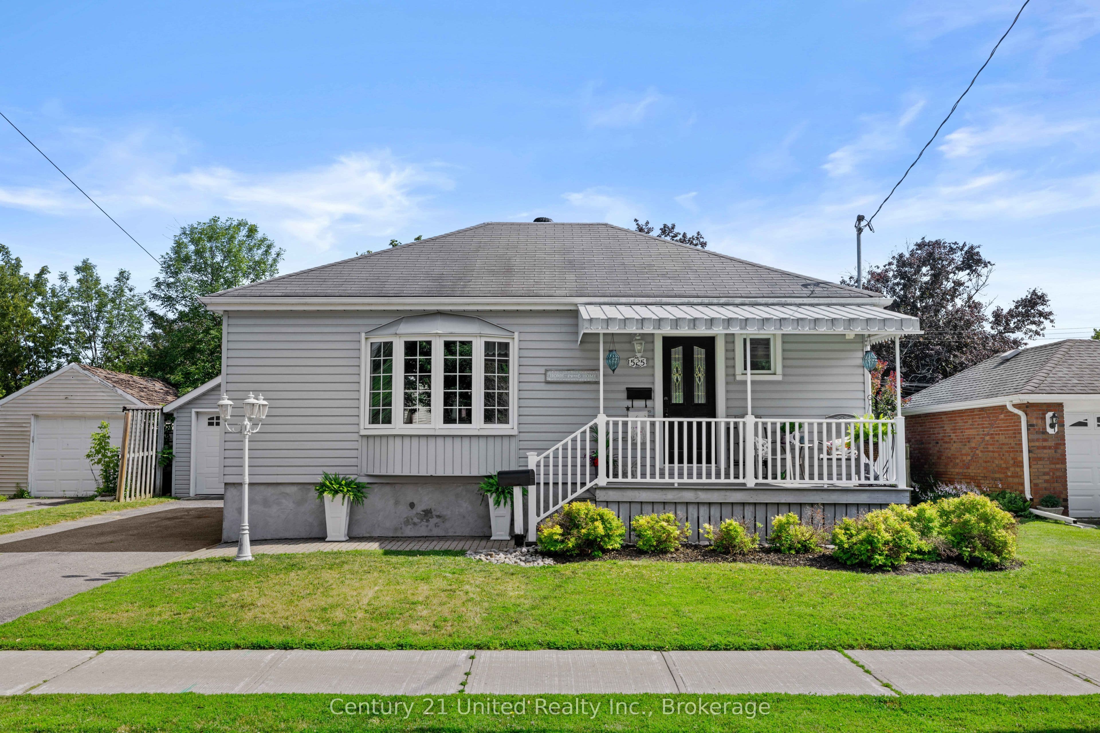 525 Howden Street photo 1