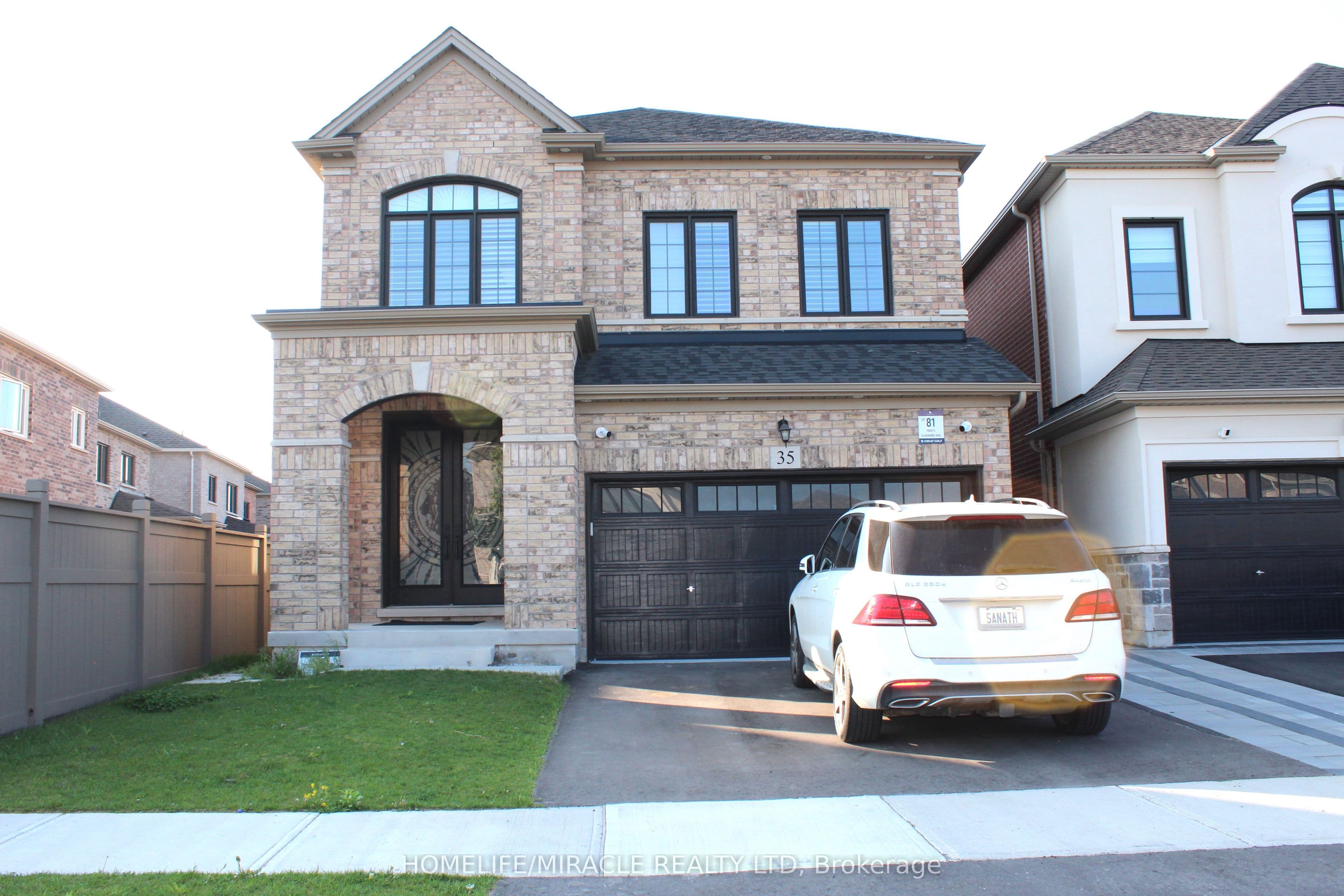 35 Merrimac Drive photo 1