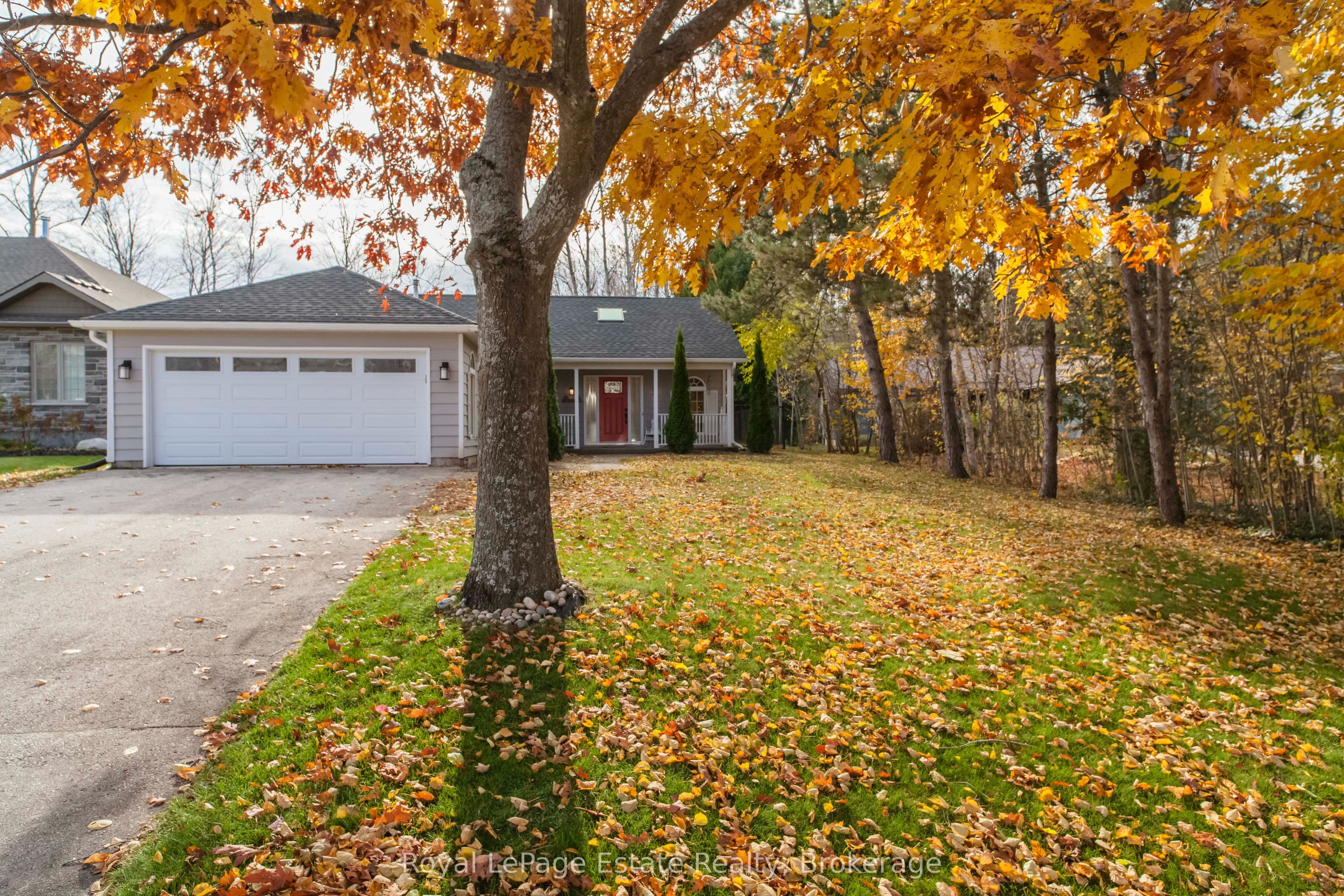 357 Tyendinaga Drive photo 1