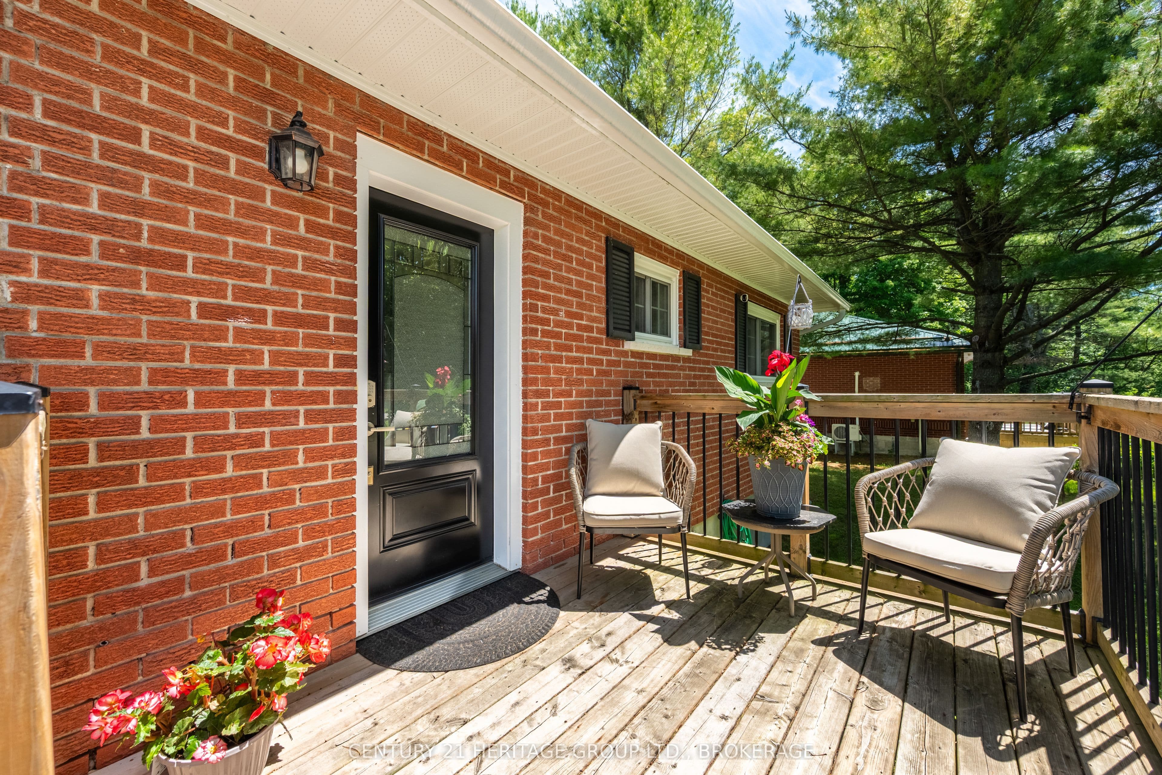 471 Lyndhurst Road photo 1