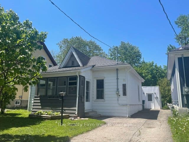 134 Well Street photo 1