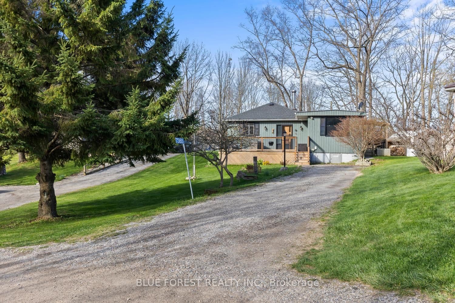 7365 FAIRVIEW Drive photo 1