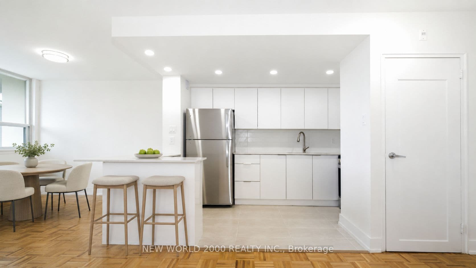 Unit 611 33 Erskine Avenue photo 1