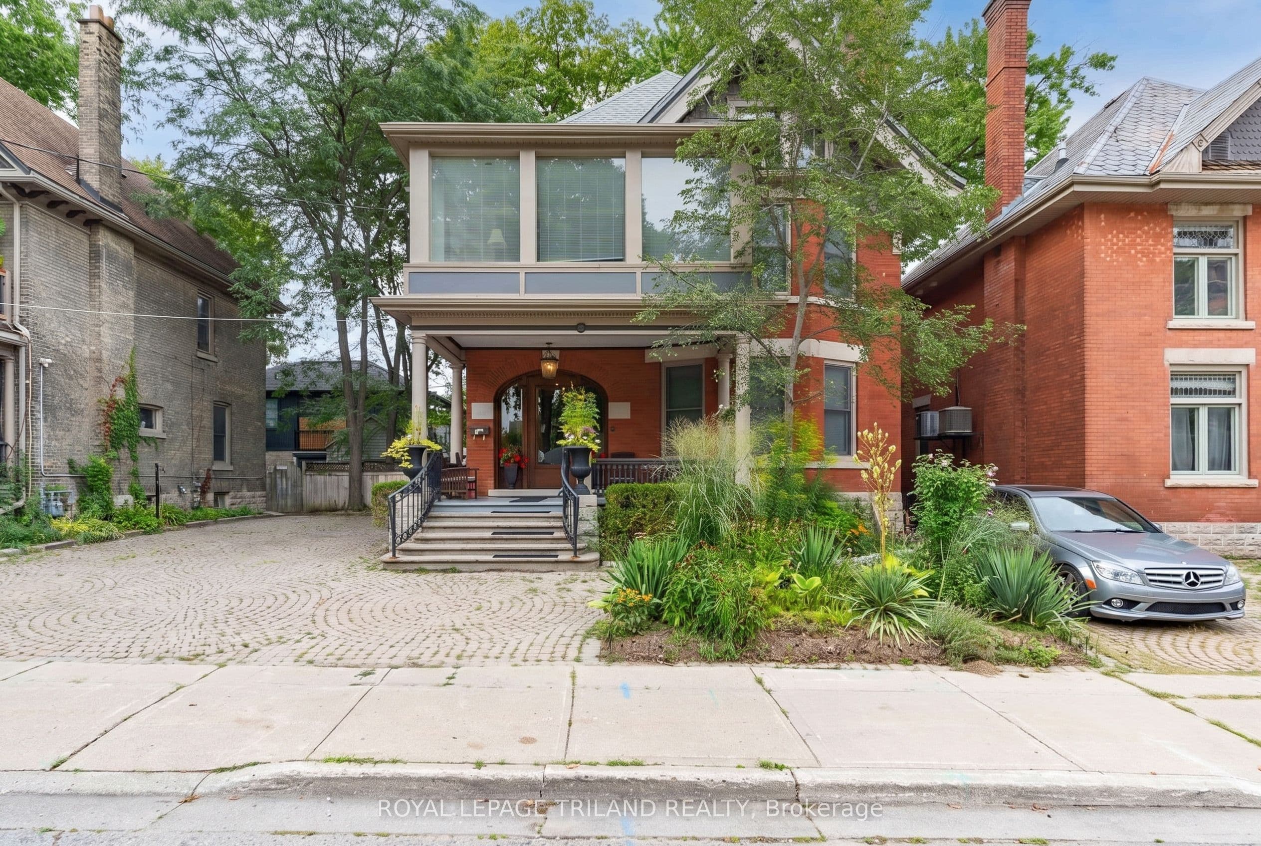 98 Central Avenue photo 1