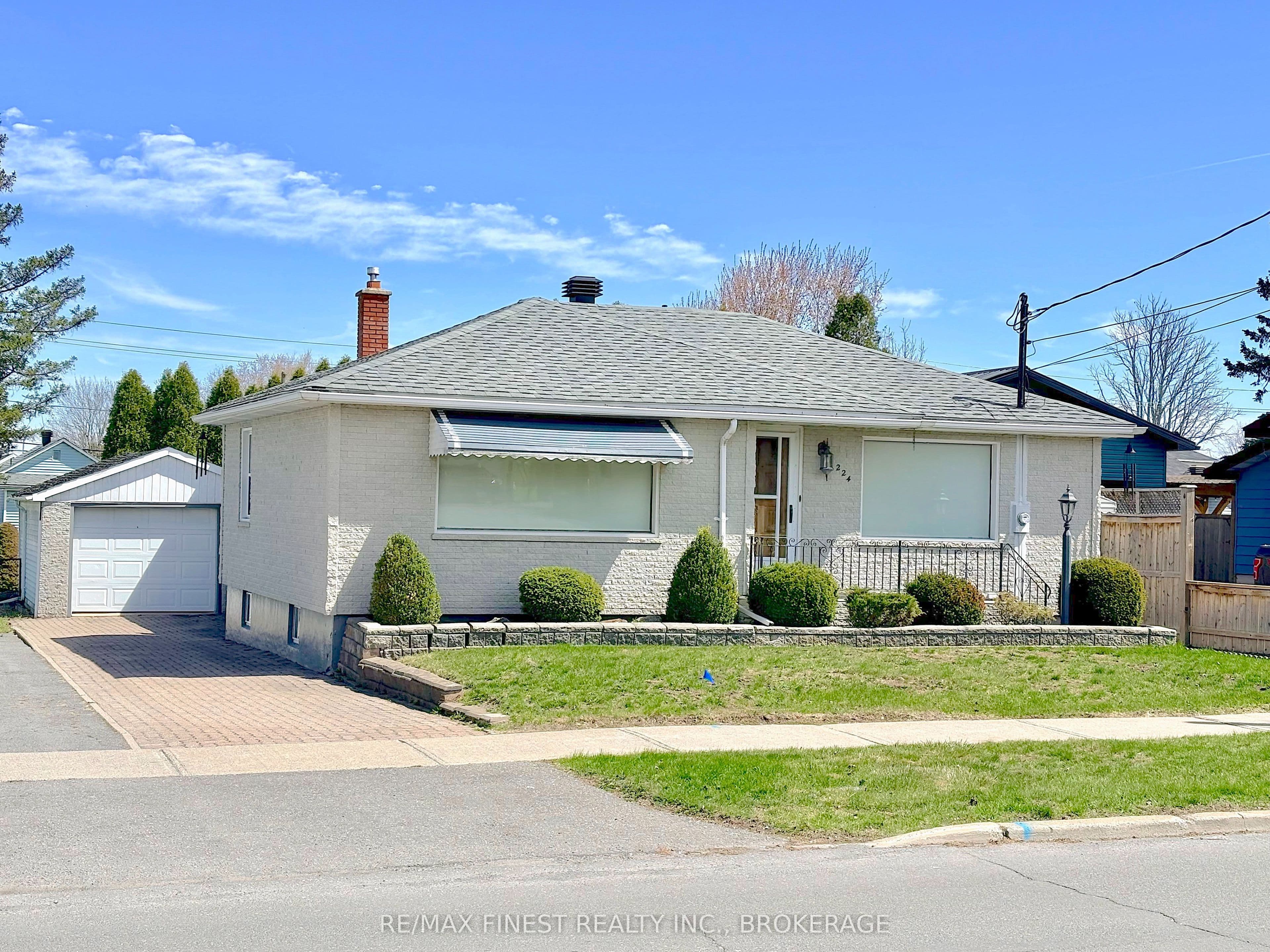 224 DANIS Avenue photo 1