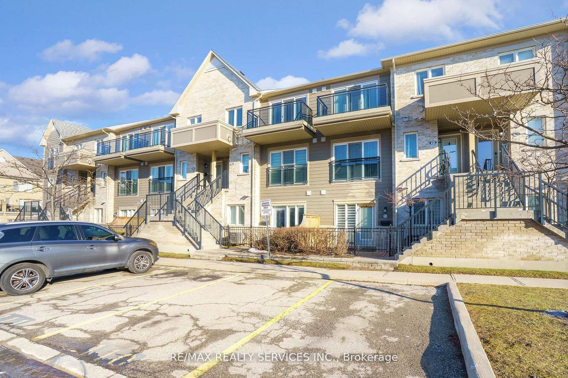 Unit 92 60 Fairwood Circle photo 1