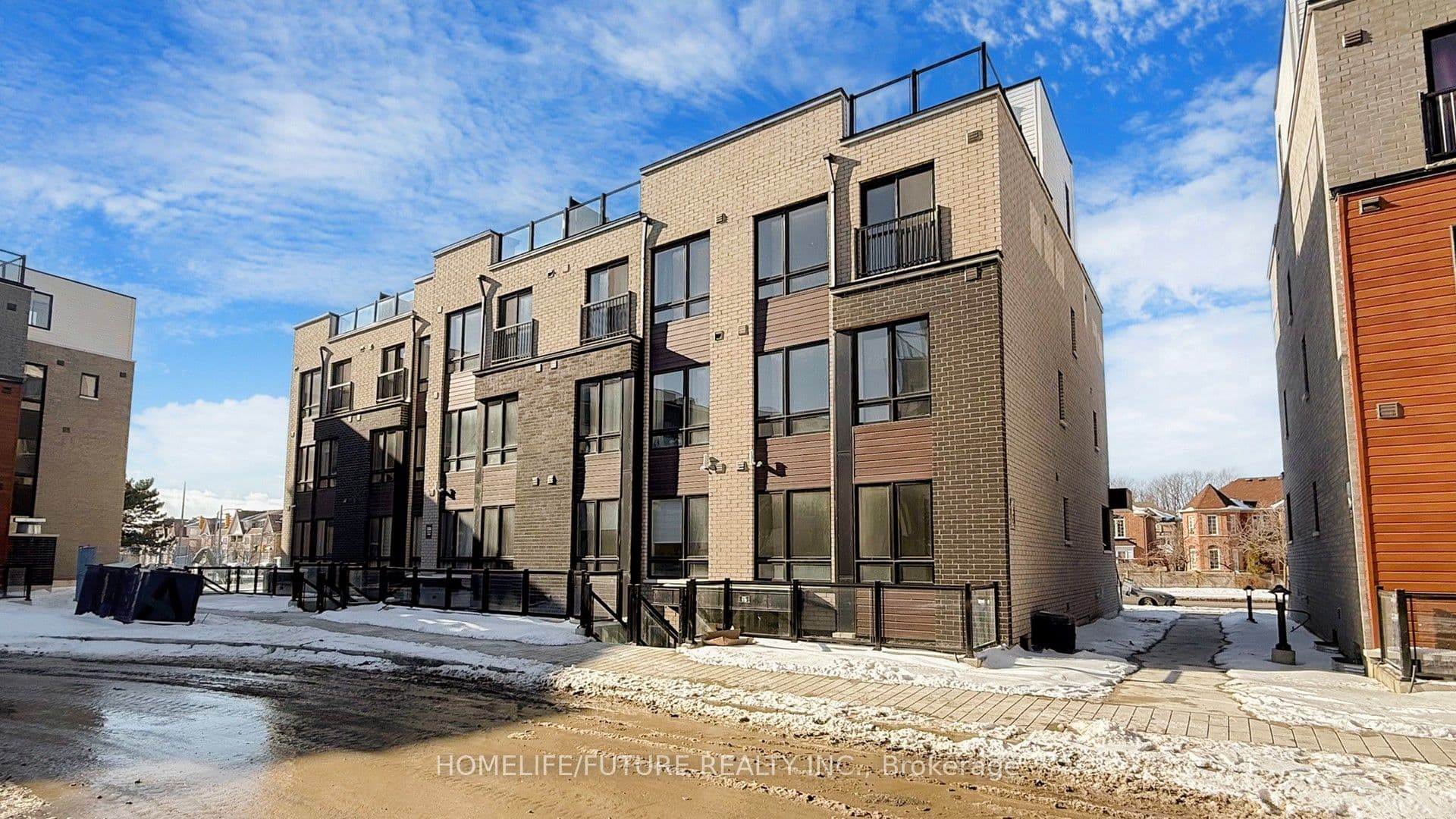 Unit 21 235 Mclevin Avenue photo 1