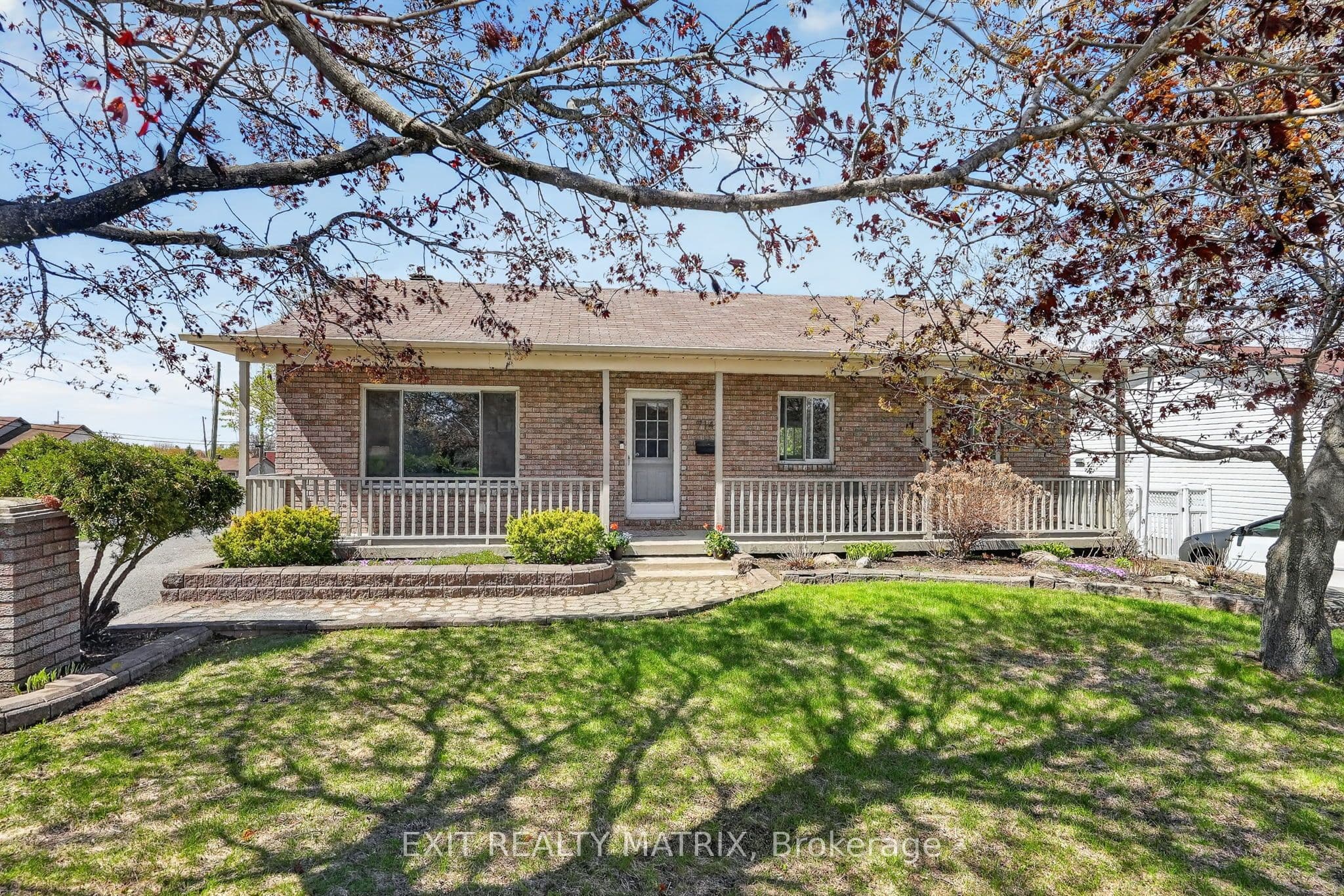 714 Des Cedres Avenue photo 1