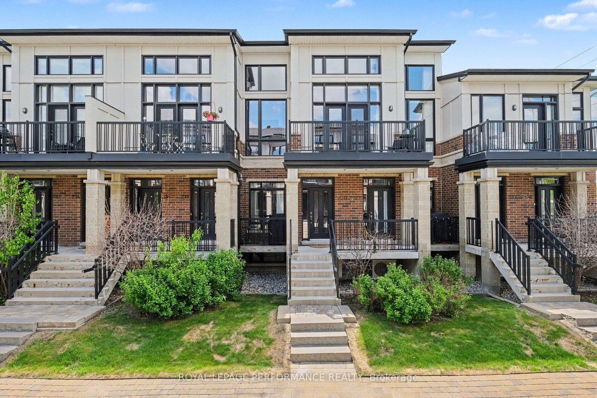 220 Pembina Private photo 1
