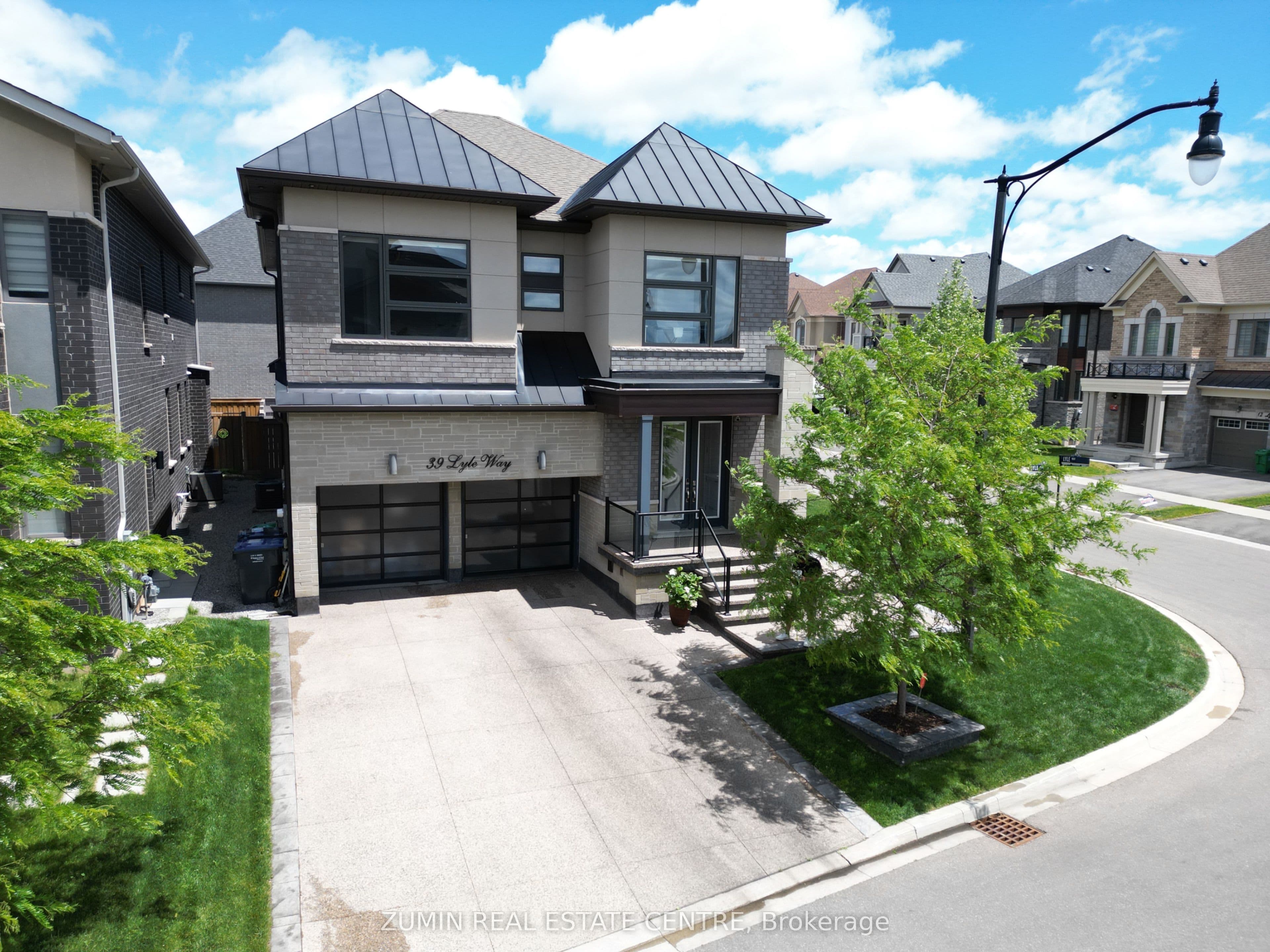 39 Lyle Way photo 1