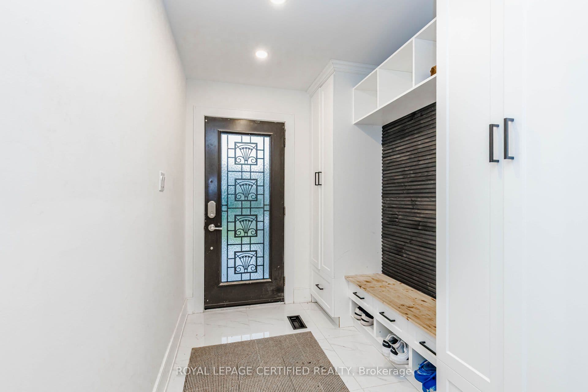 9706 Guelph Line photo 1