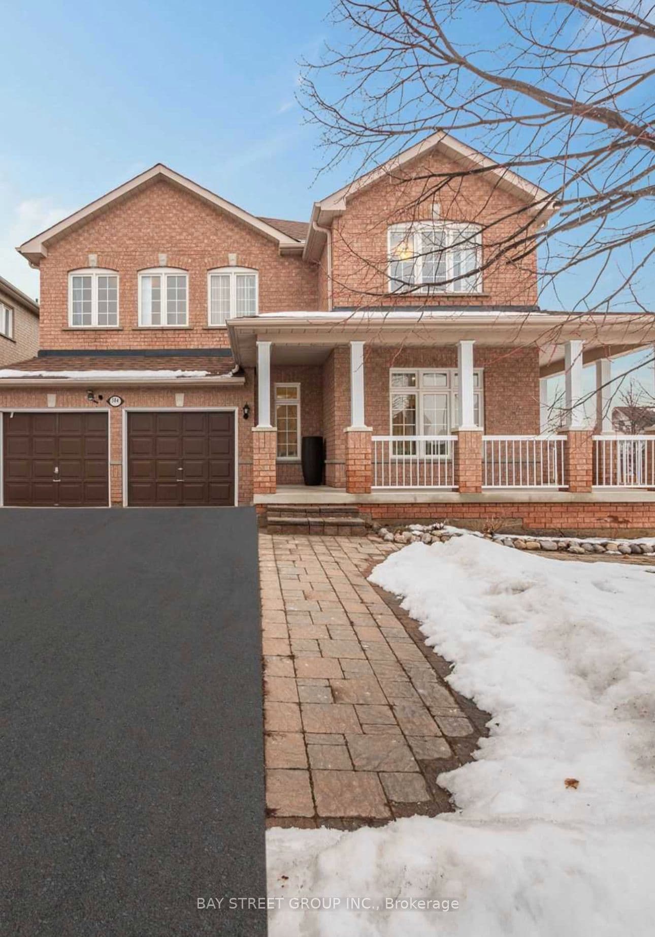 384 Spruce Grove Crescent photo 1