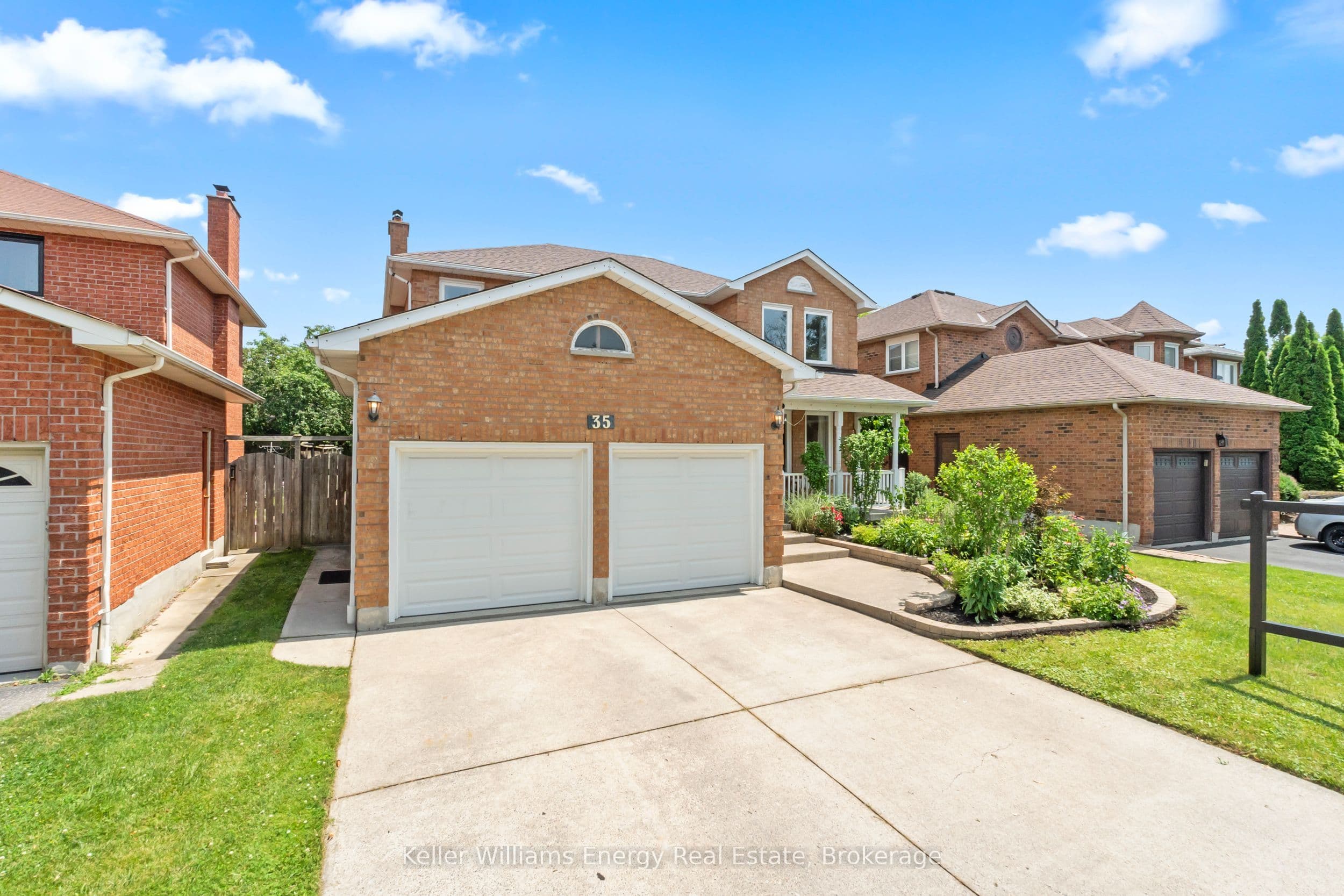 35 William Stephenson Drive photo 1