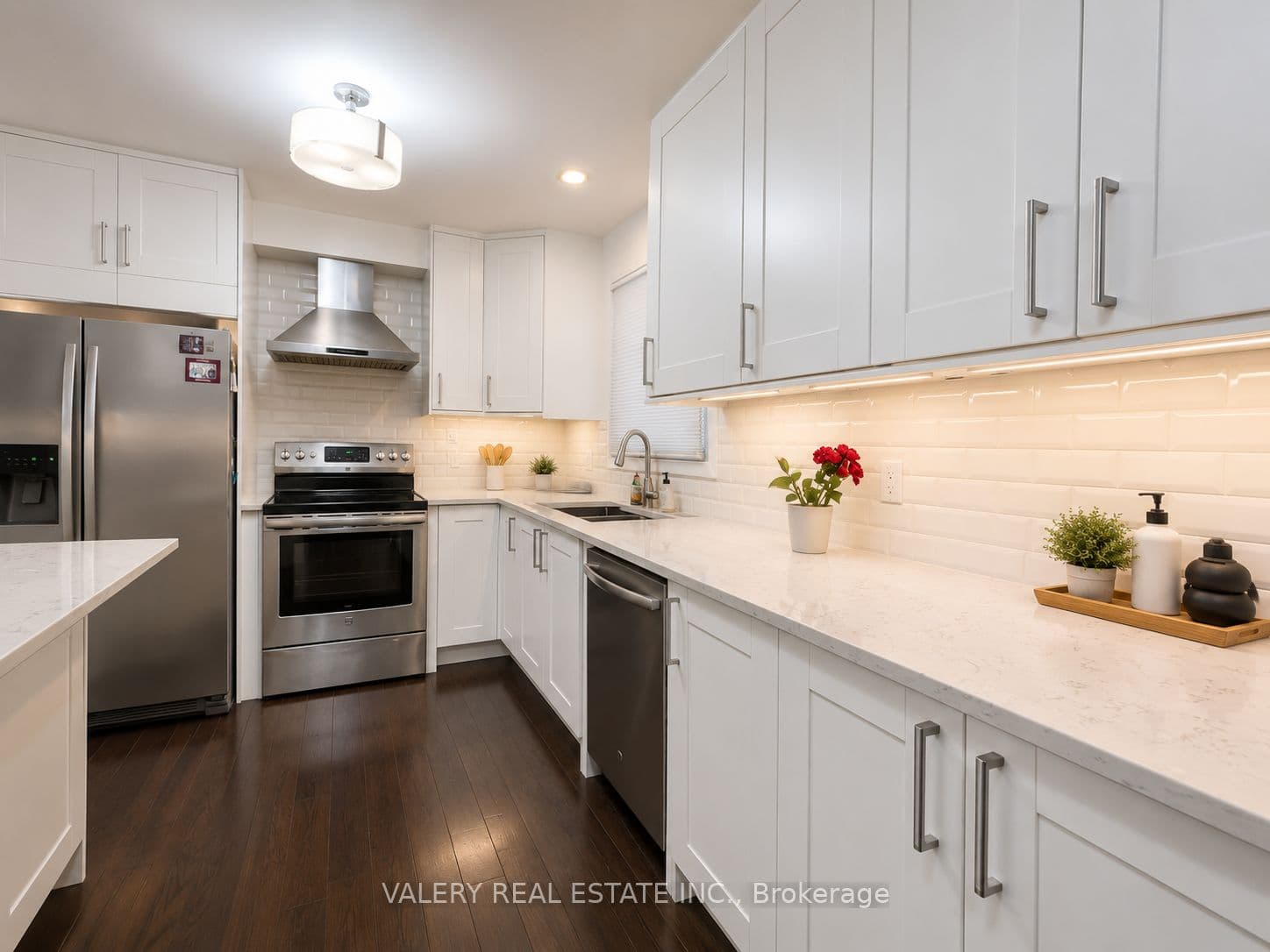 Unit 20 45 Hansen Road photo 1