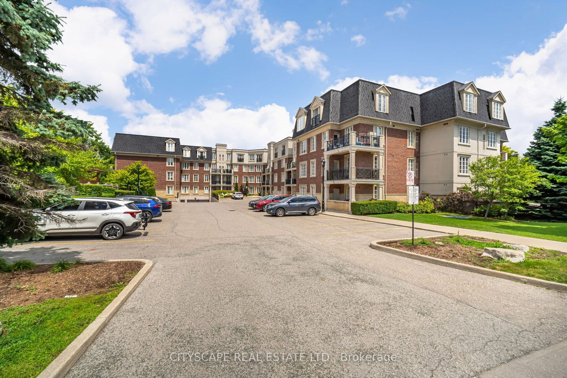 Unit 321 3351 Cawthra Drive photo 1