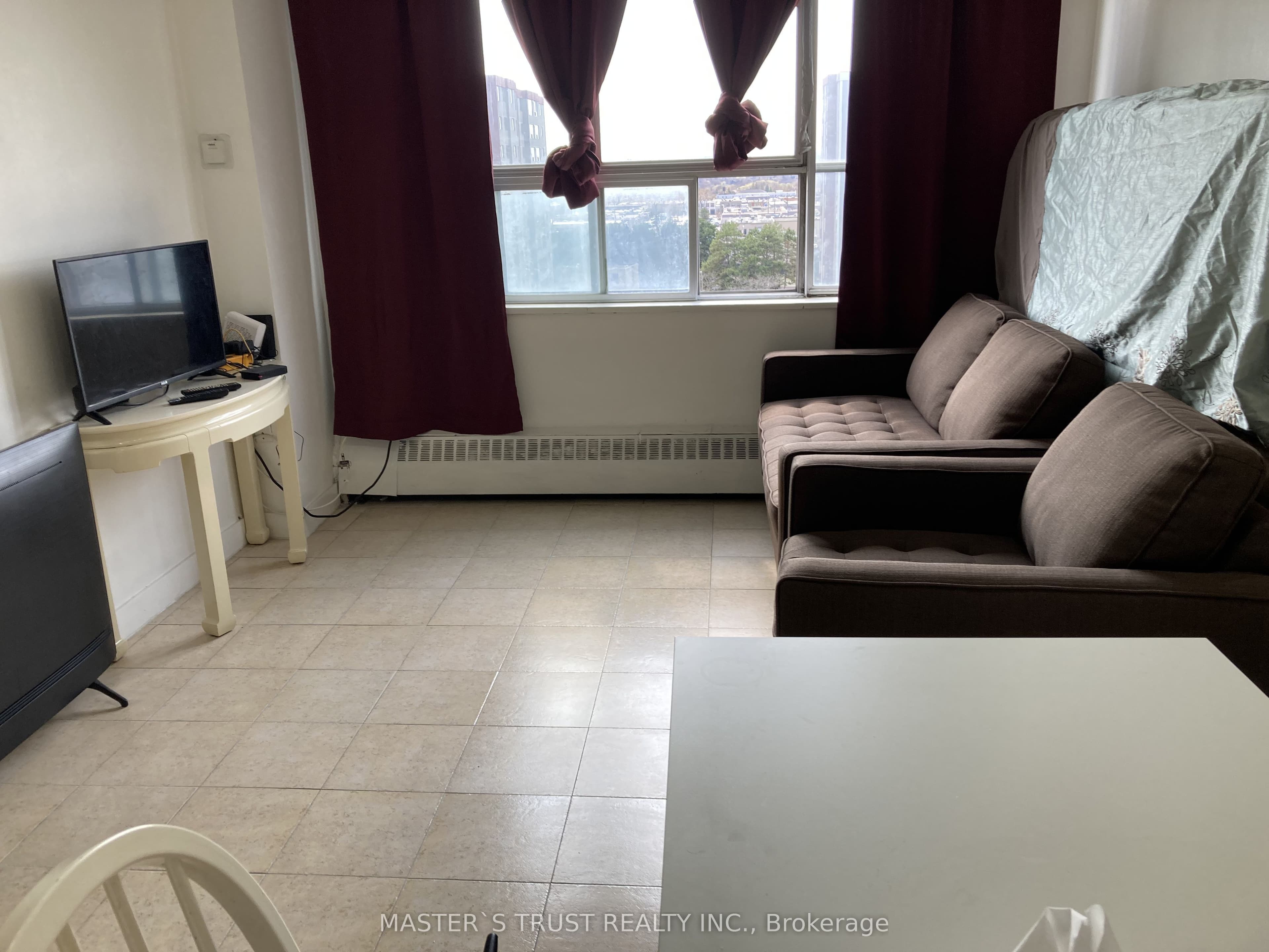 Unit 908 940 Caledonia Road photo 1