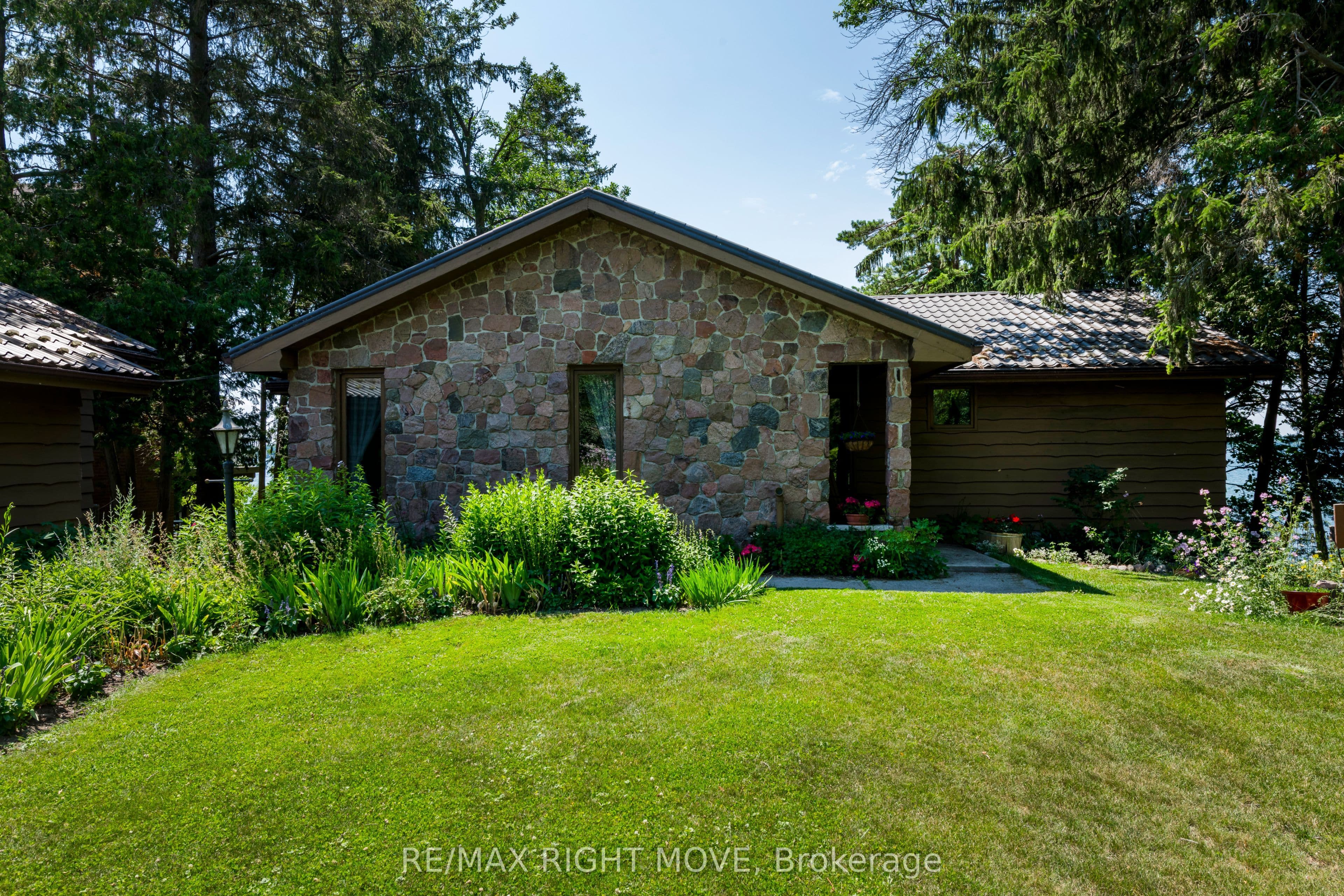 5498 Fawn Bay Road photo 1