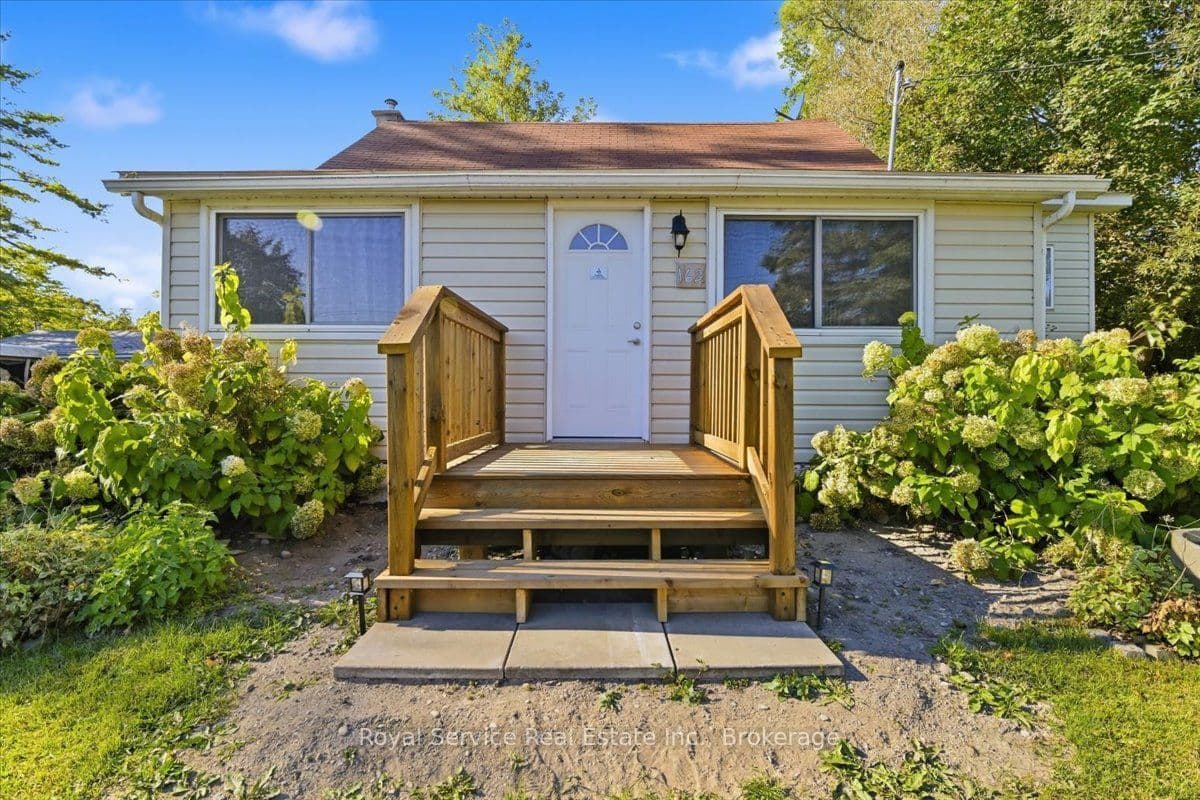162 Paudash Street photo 1