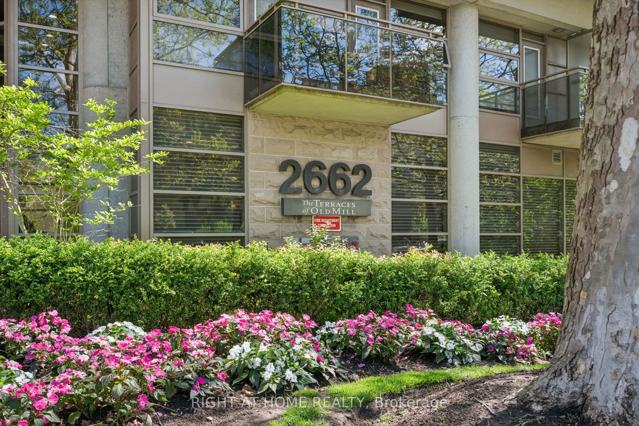 Unit 512 2662 Bloor Street photo 1