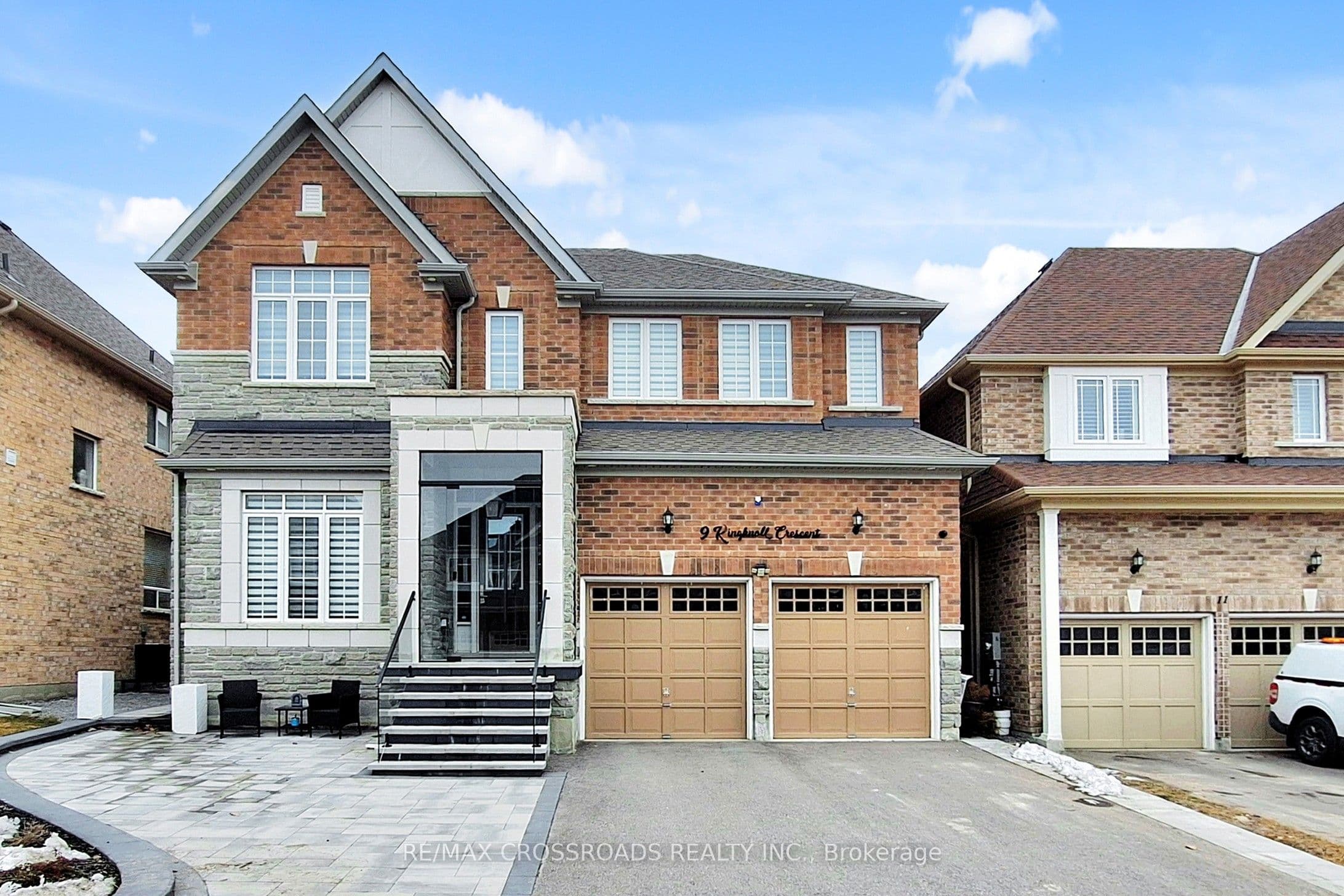 9 KINGKNOLL Crescent photo 1