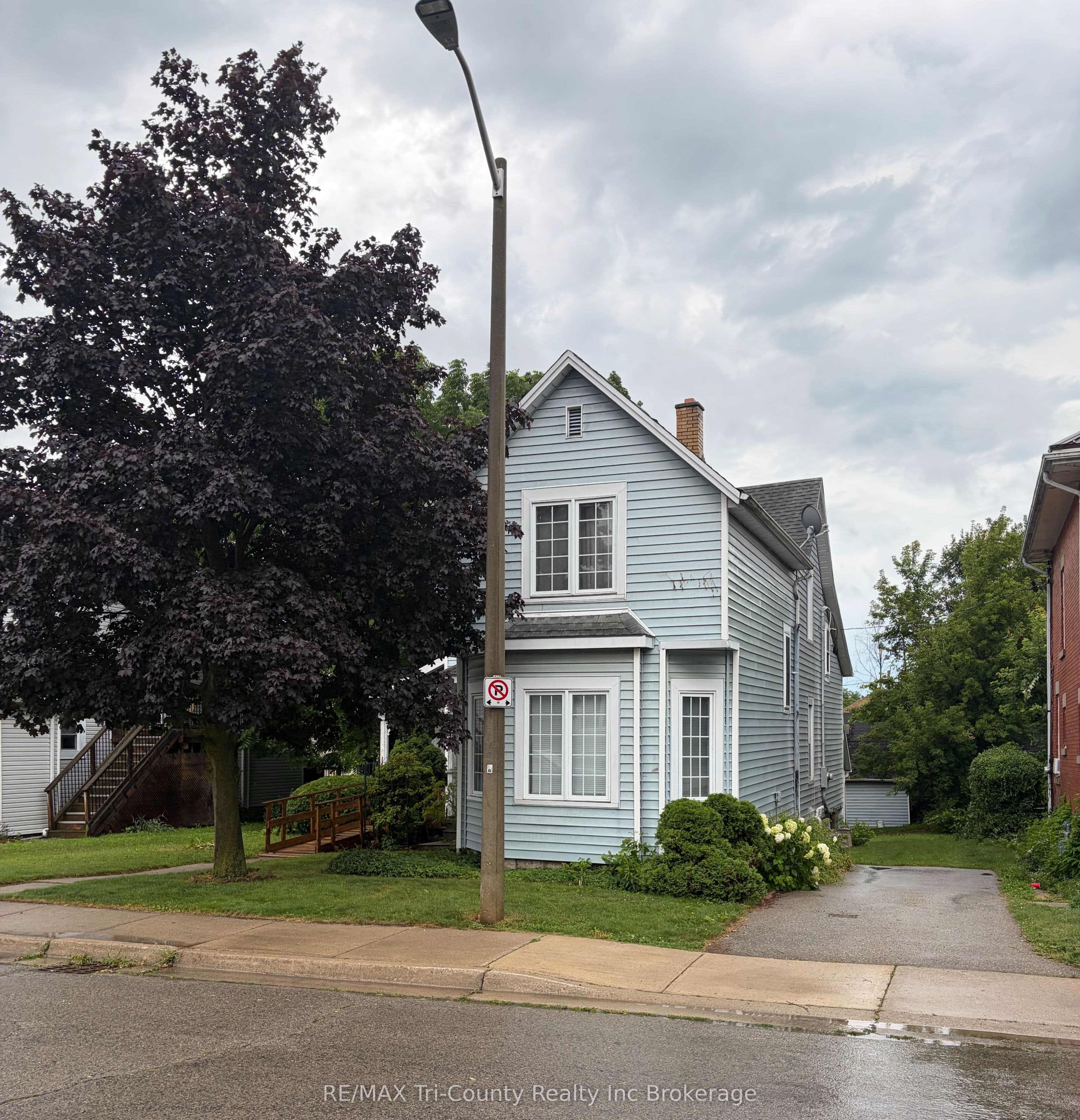 53 BROCK Street photo 1