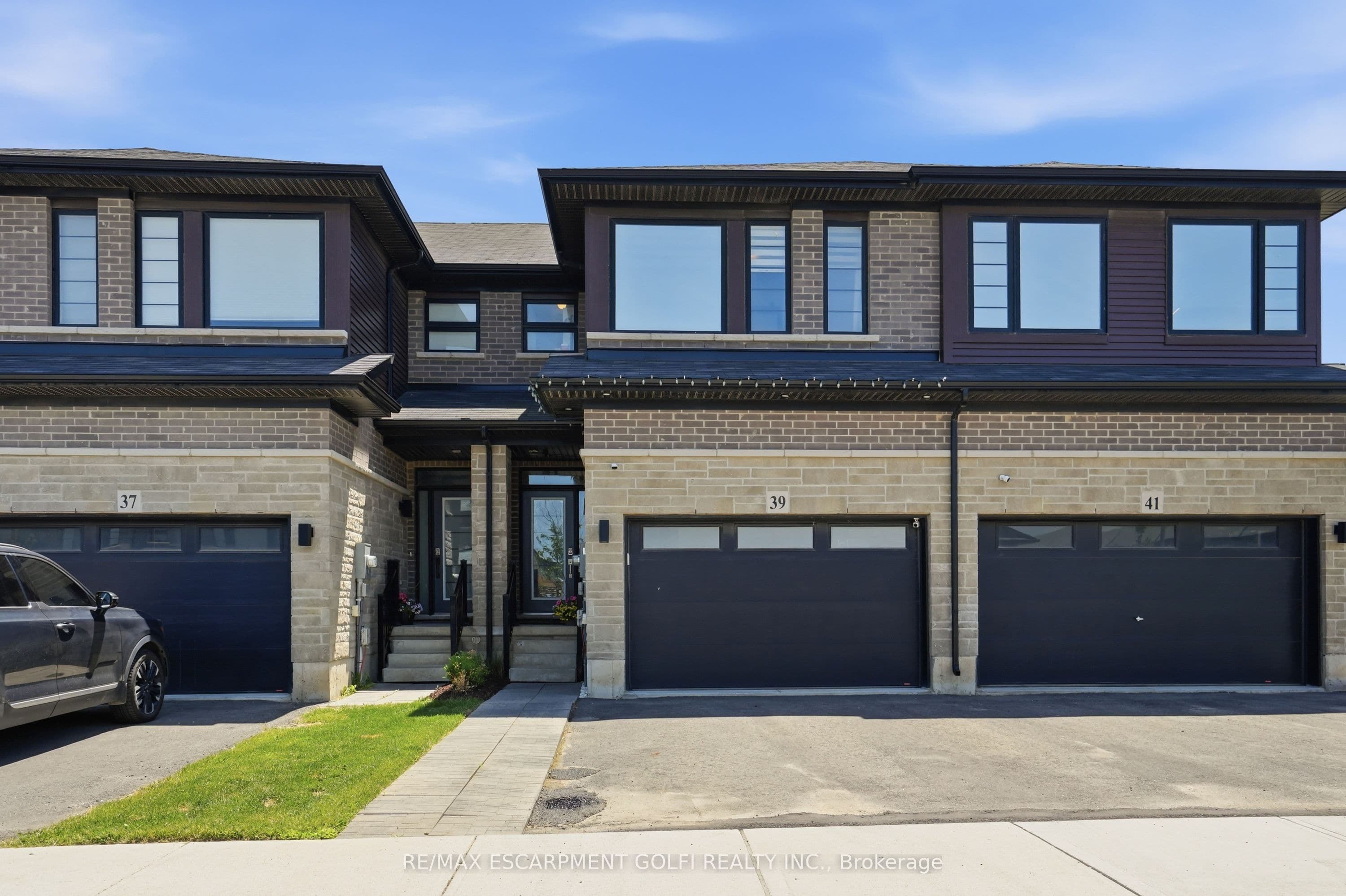 39 BELLHOUSE Avenue photo 1