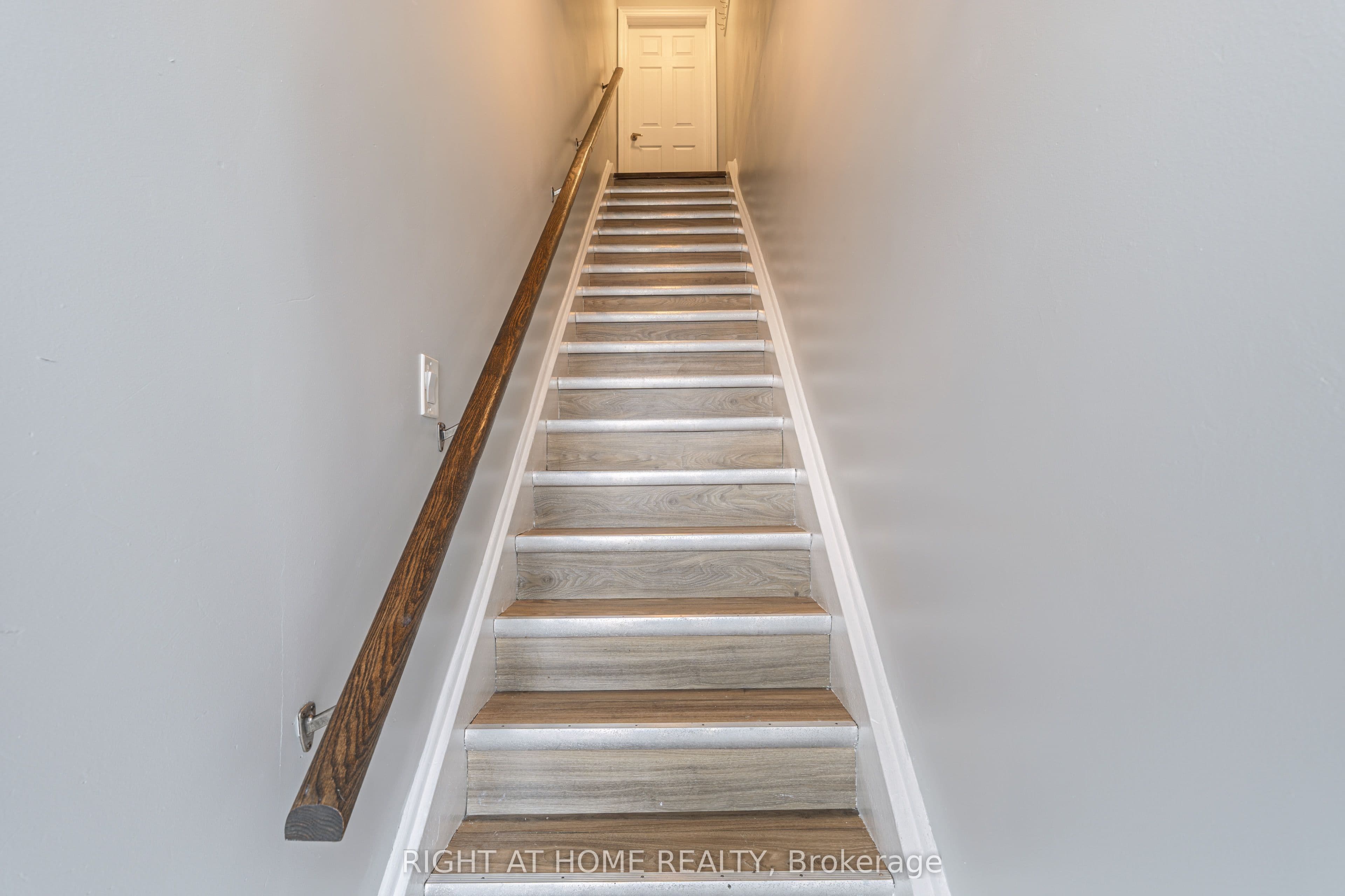 Unit A 1132 The Queensway Avenue photo 1