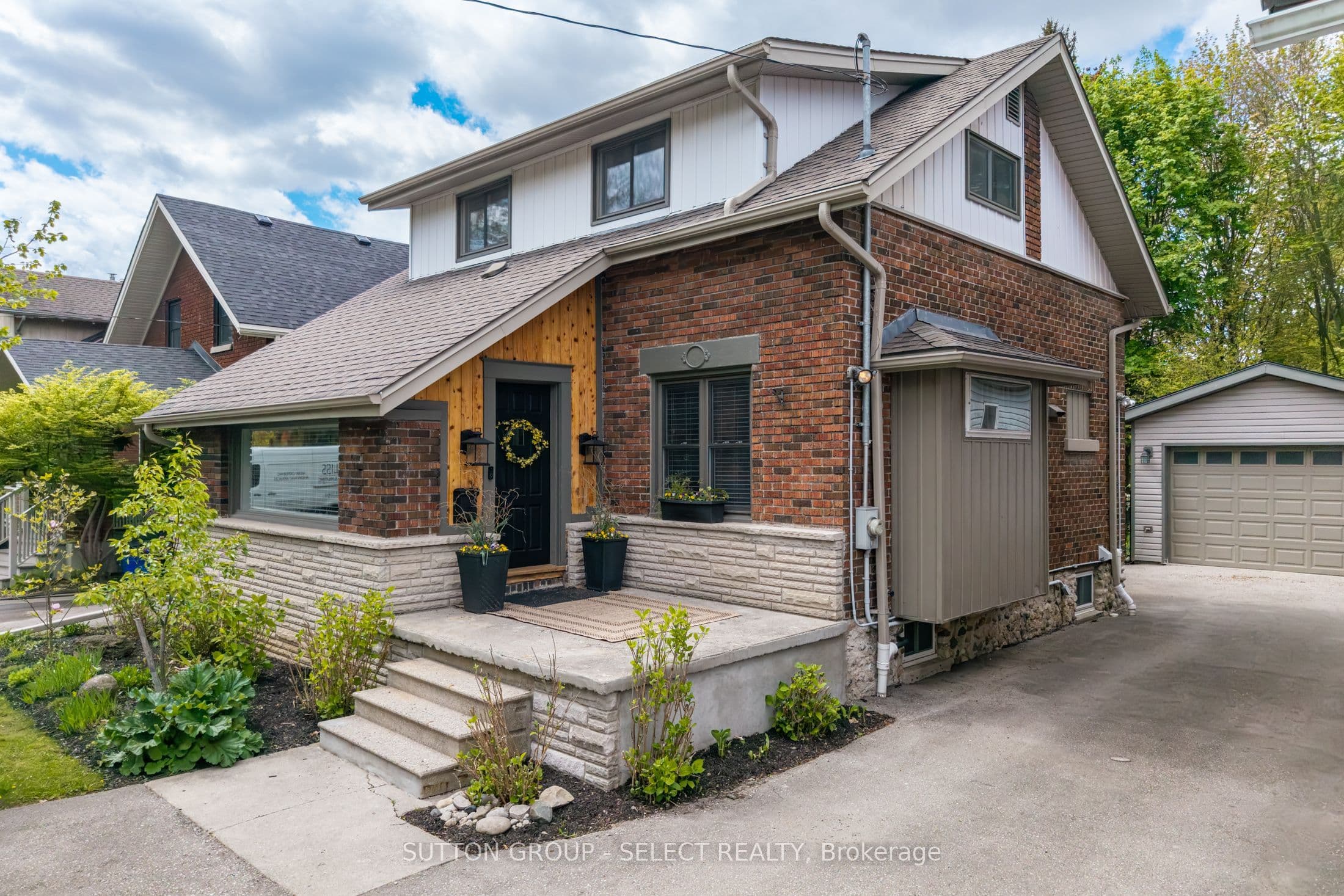 442 Victoria Street photo 1