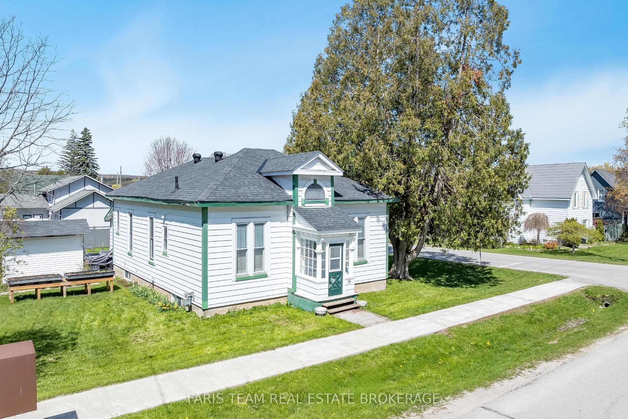 16 Peel Street photo 1