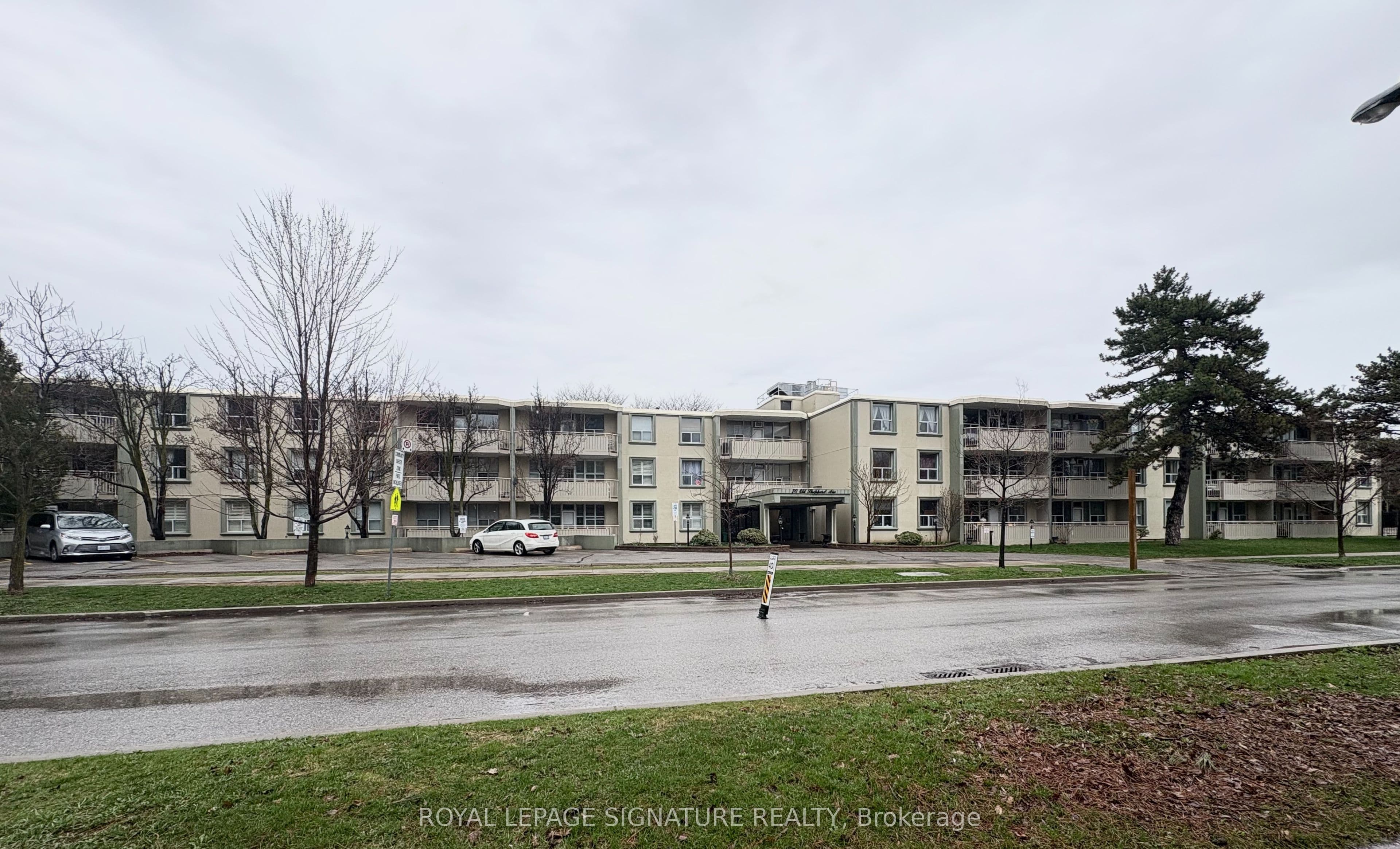 Unit 112 70 Old Sheppard Avenue photo 1