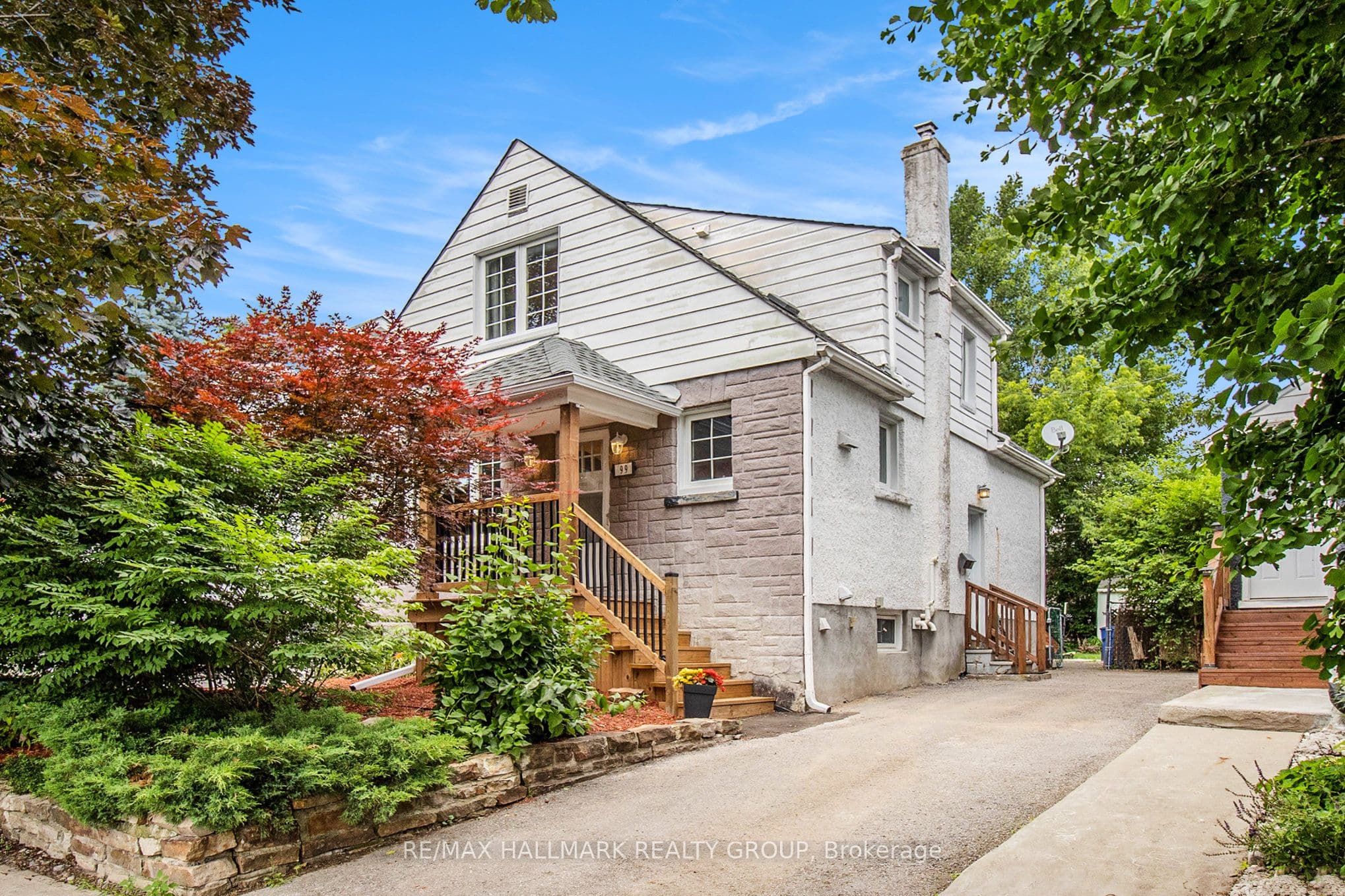 99 Dagmar Avenue photo 1