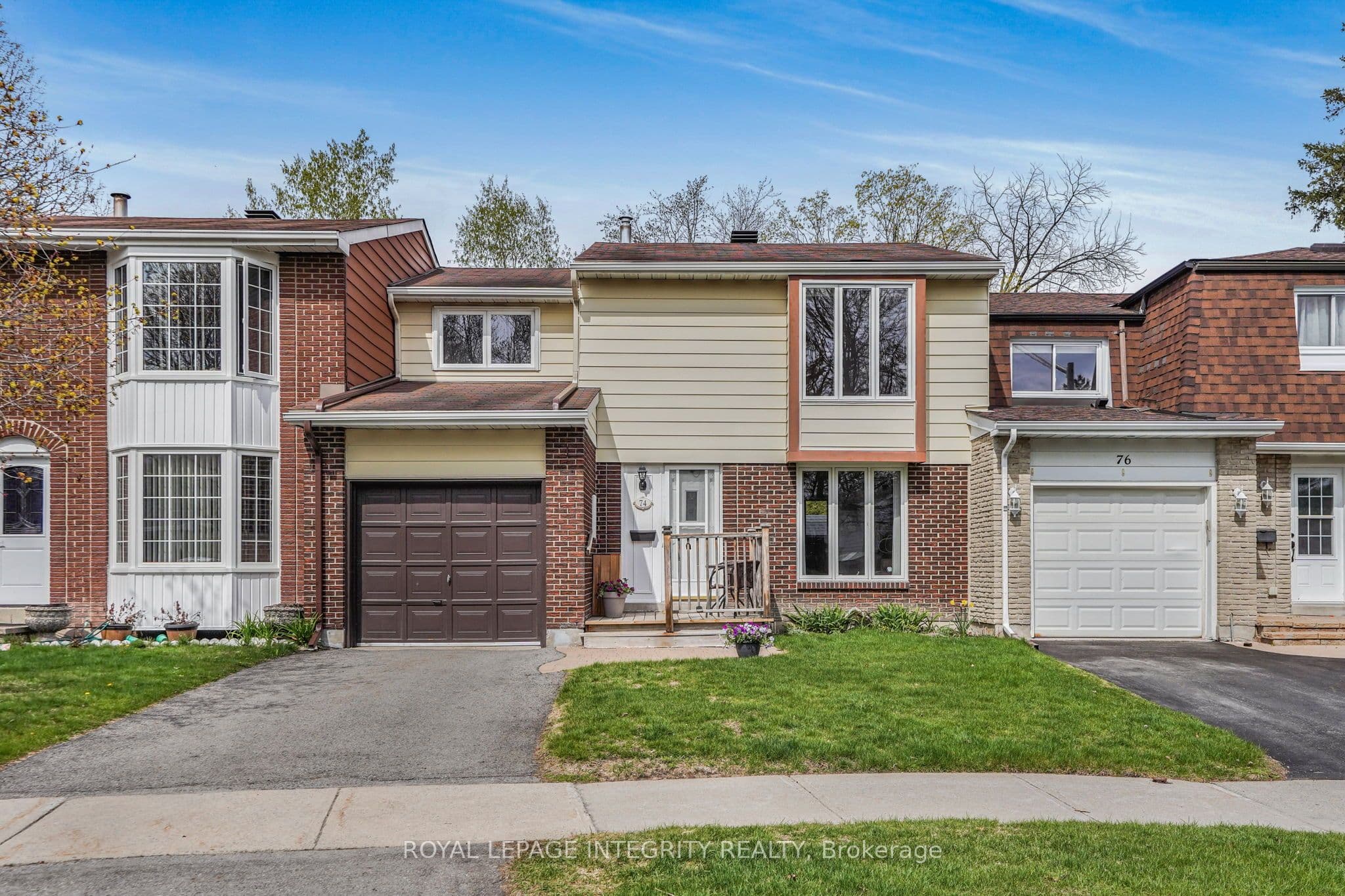74 Valewood Crescent photo 1