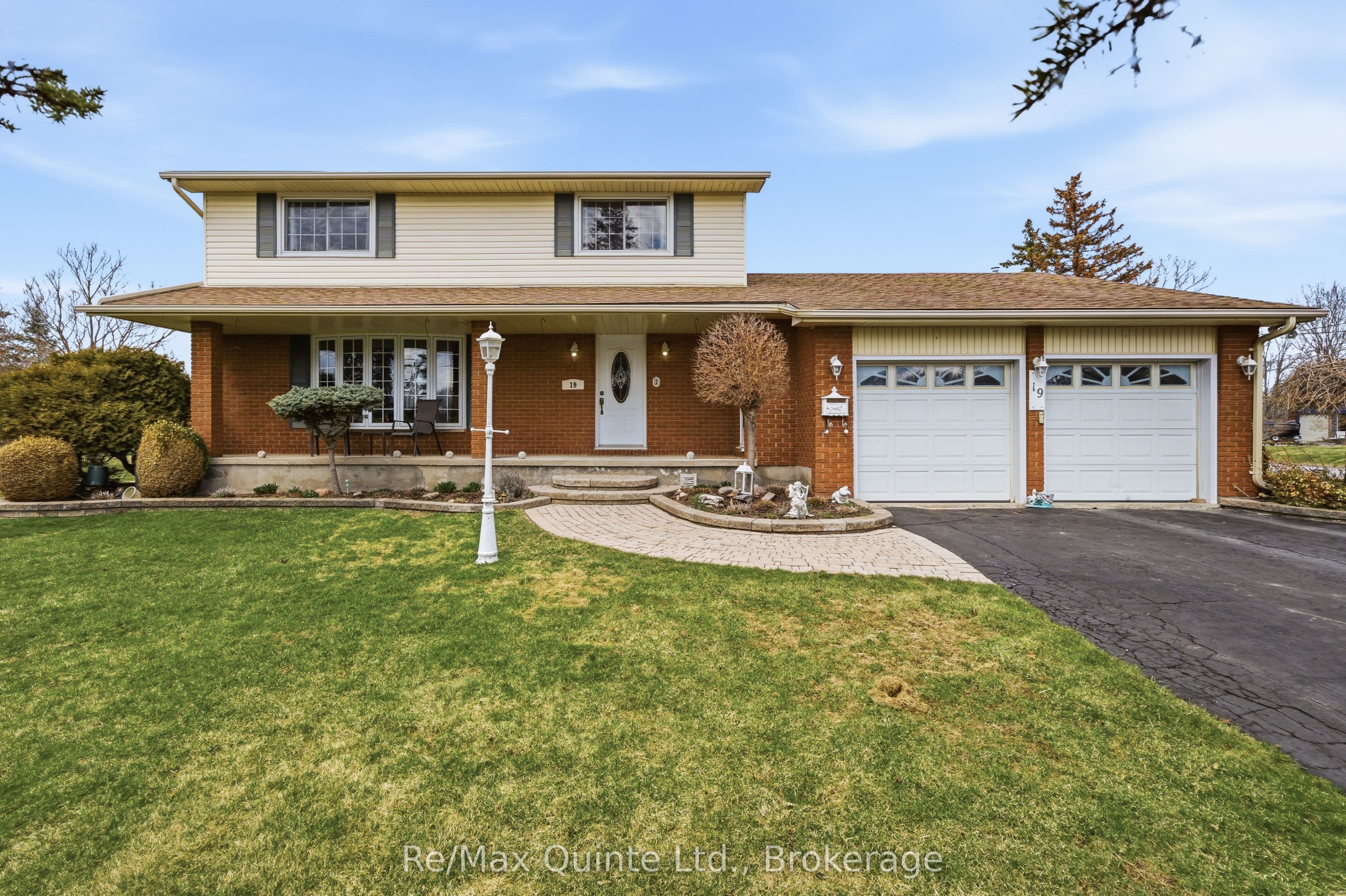 19 Country Club Drive photo 1