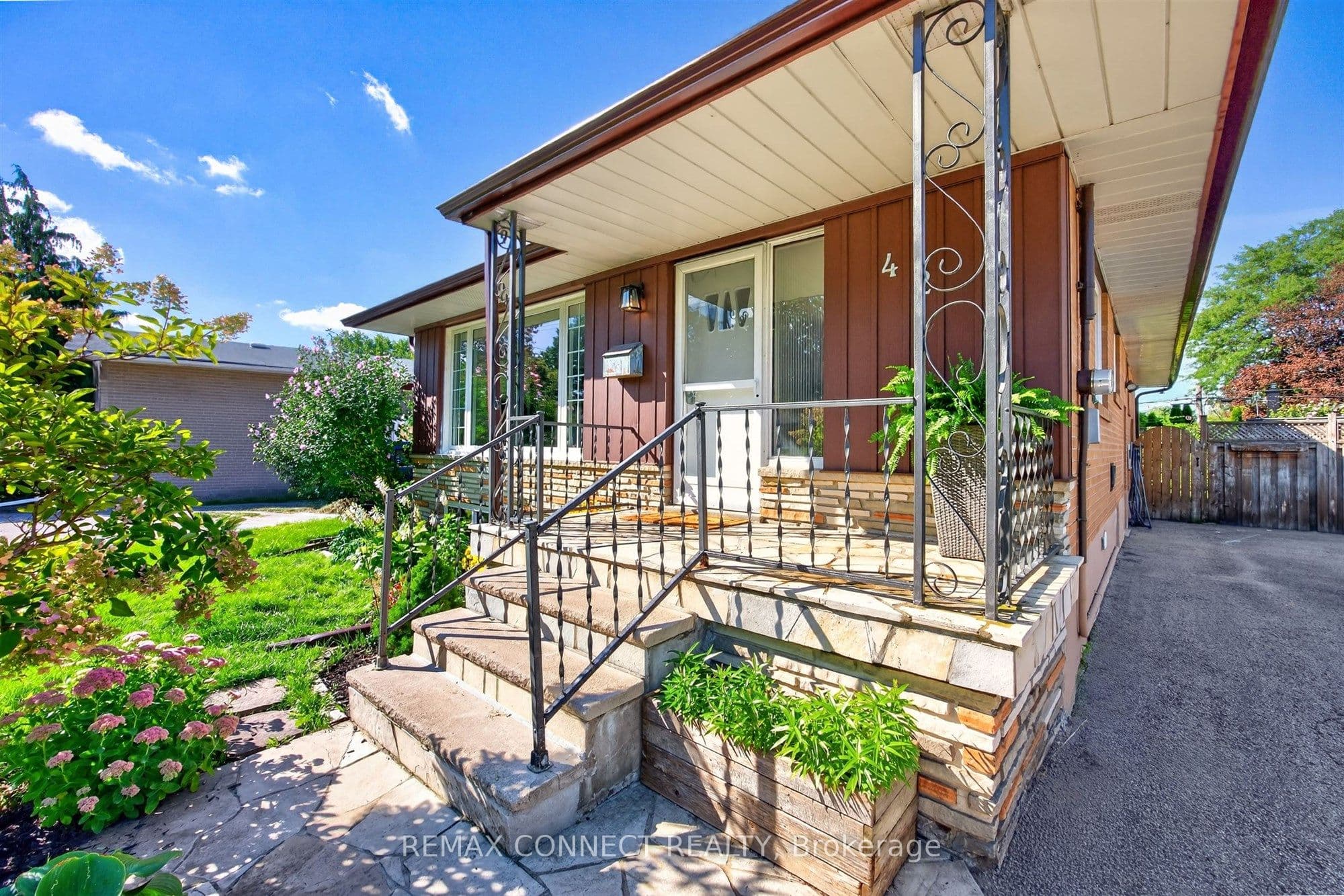 42 Bainhart Crescent photo 1