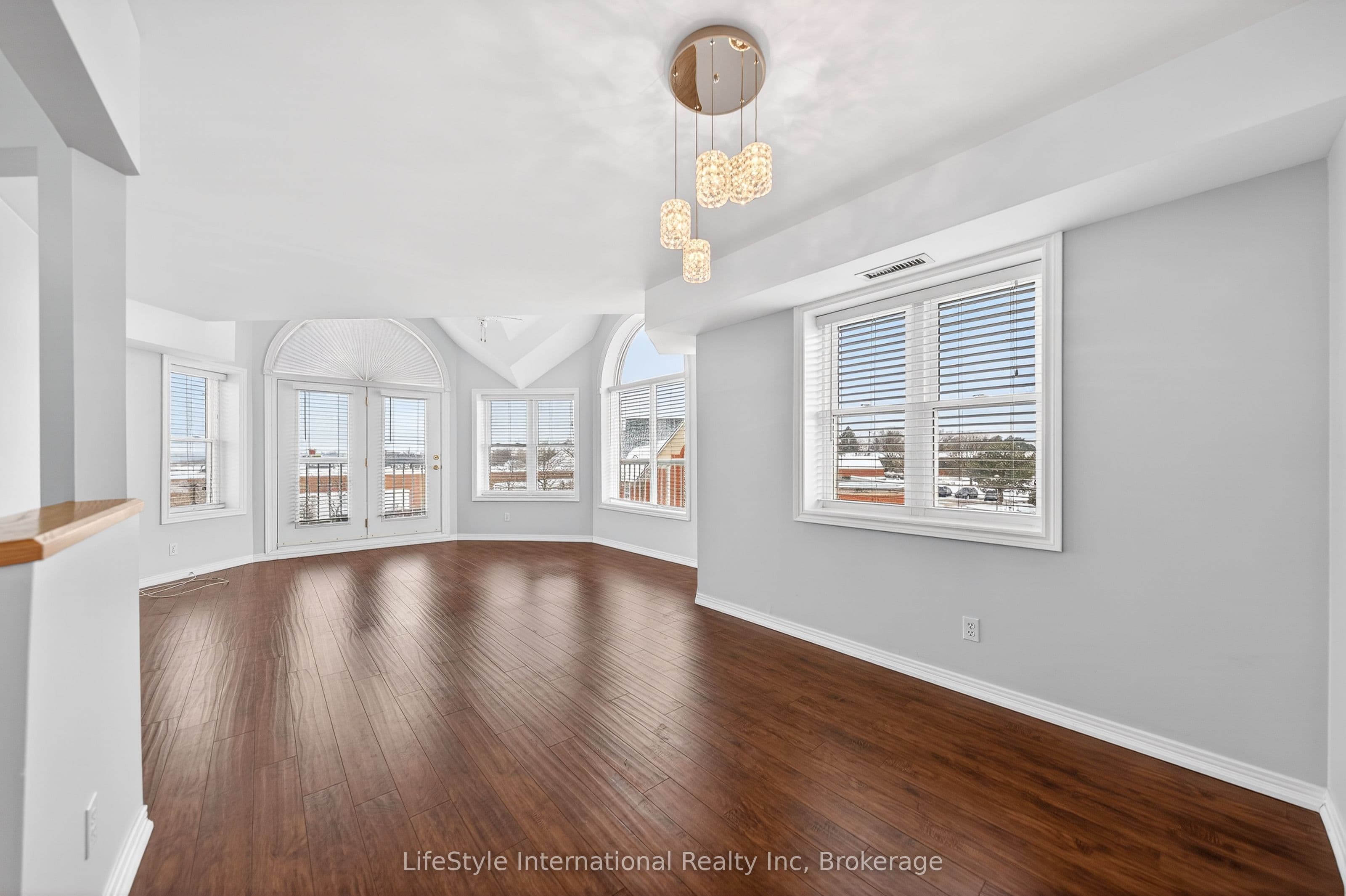 Unit 306 208 Silvercreek Parkway photo 1